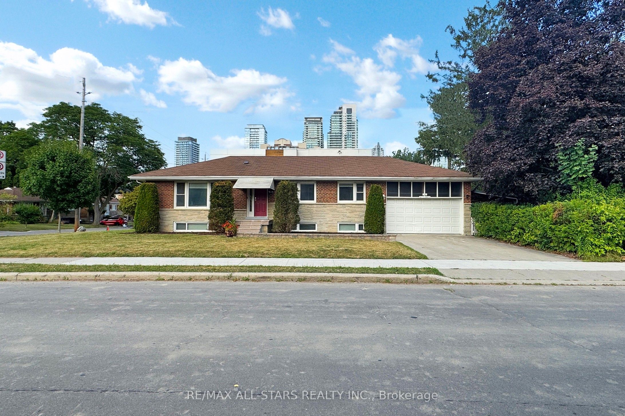105 Betty Ann Drive, Toronto, ON M2N 1X1