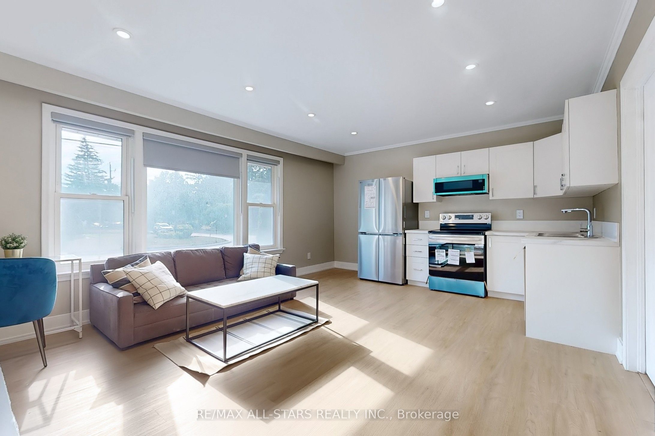 105 Betty Ann Drive, Toronto, ON M2N 1X1 photo 2