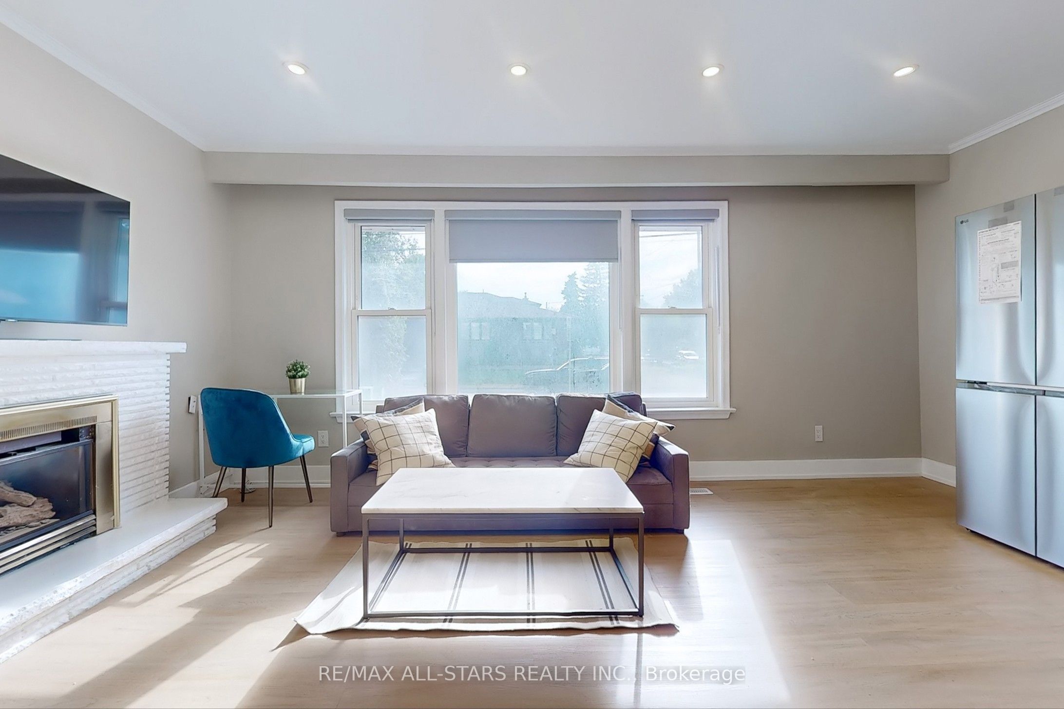 105 Betty Ann Drive, Toronto, ON M2N 1X1 photo 3