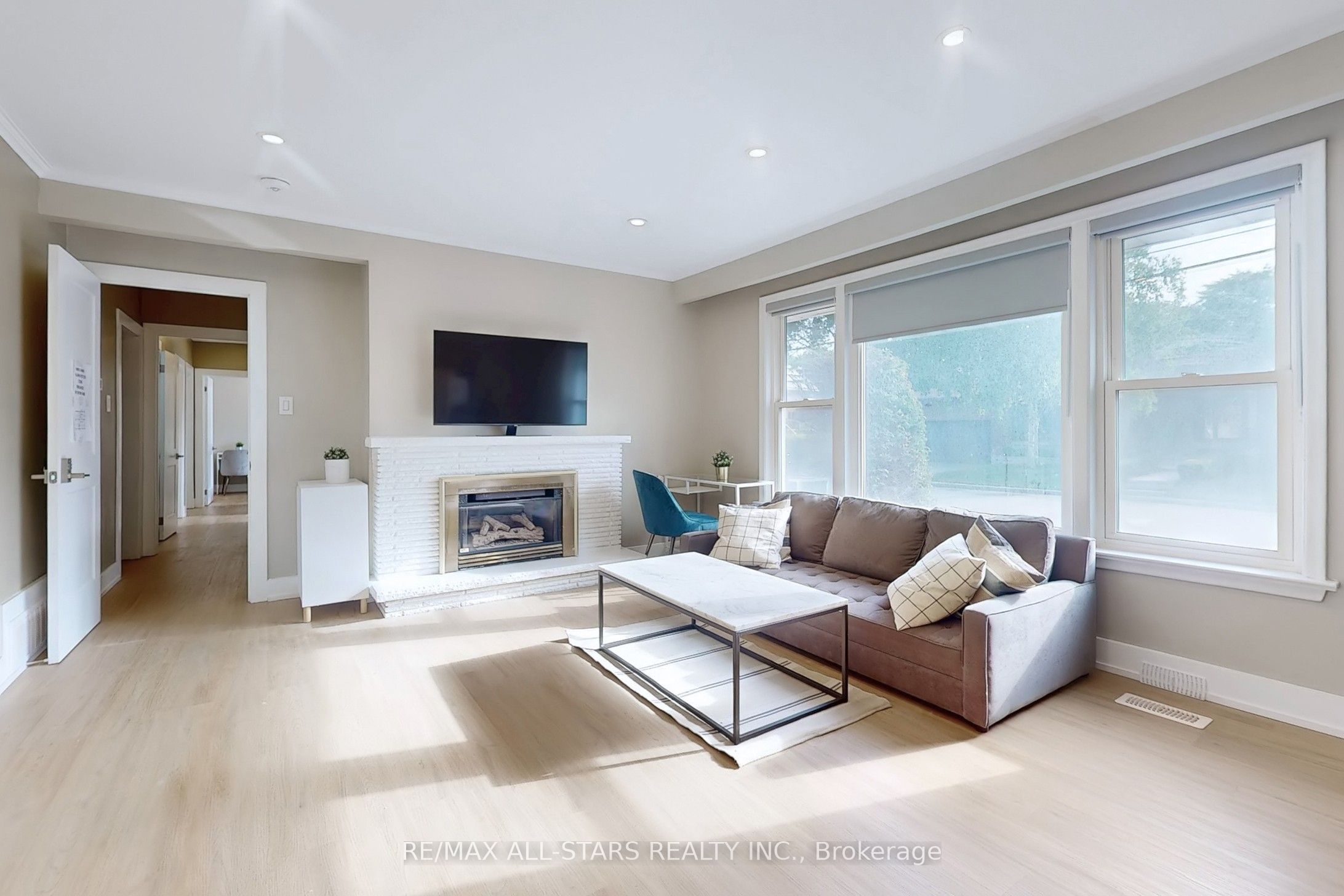 105 Betty Ann Drive, Toronto, ON M2N 1X1 photo 4