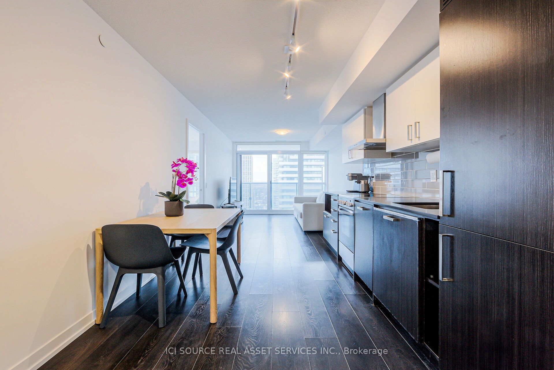 125 Redpath Avenue 3005, Toronto, ON M4S 0B5