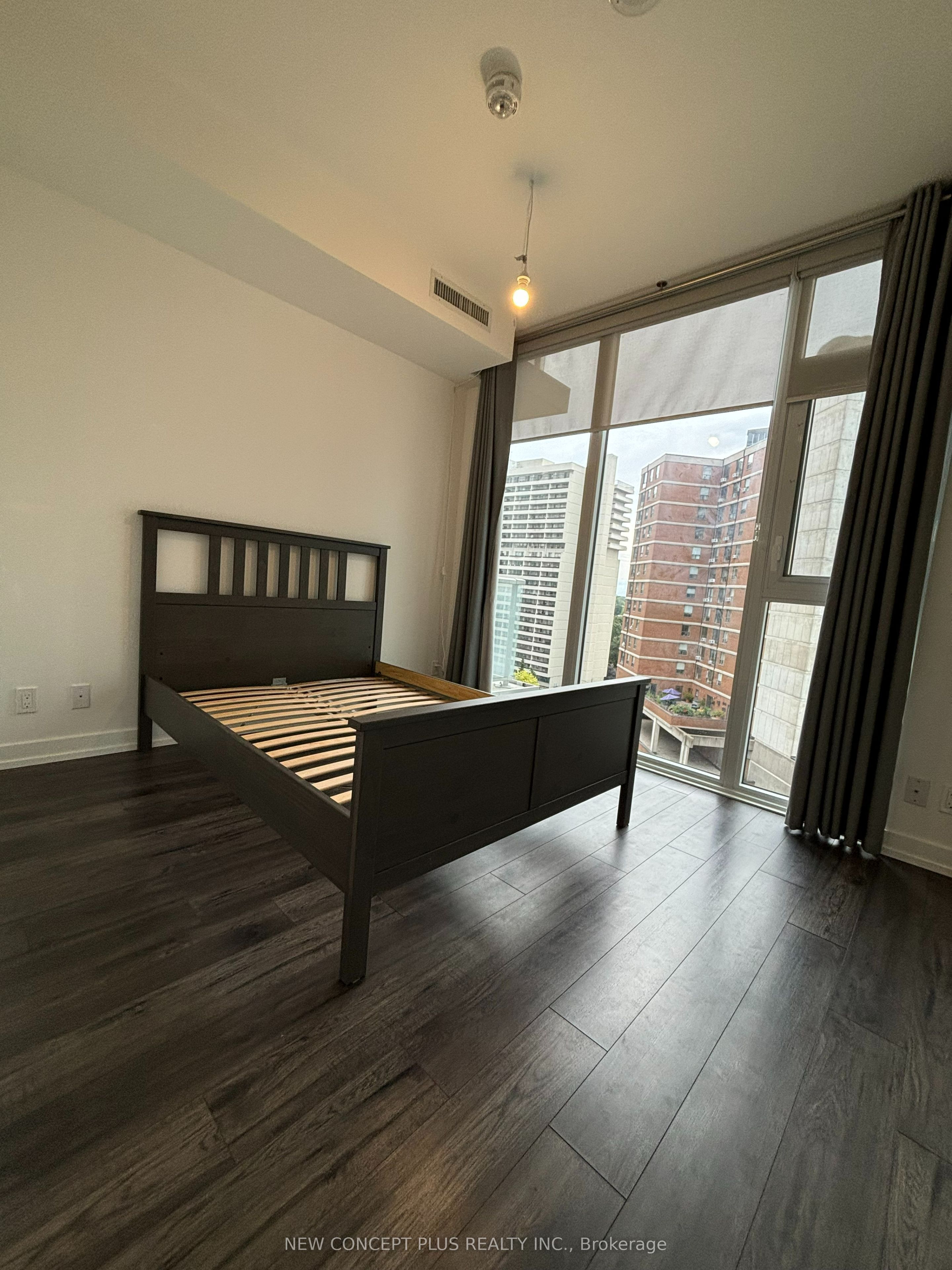33 Helendale Avenue W 811, Toronto, ON M4R 0A4 photo 3