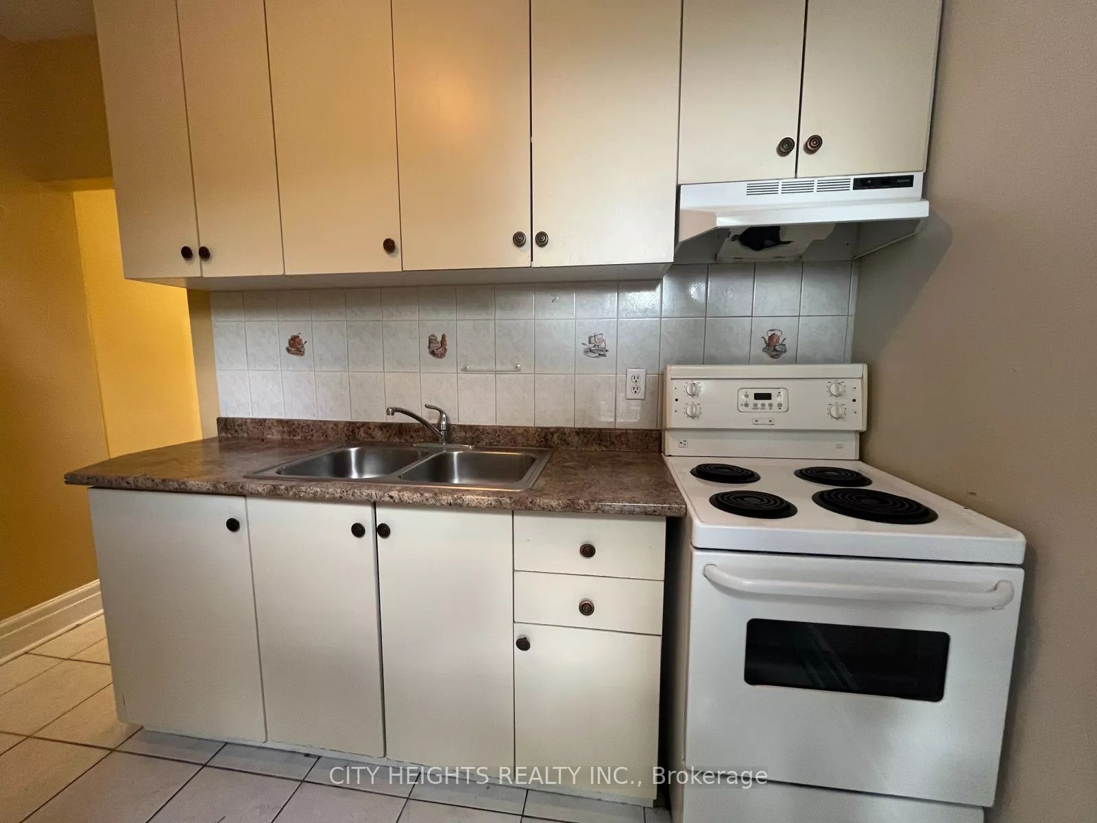1113 Davenport Road, Toronto, ON M6G 2C3 photo 2