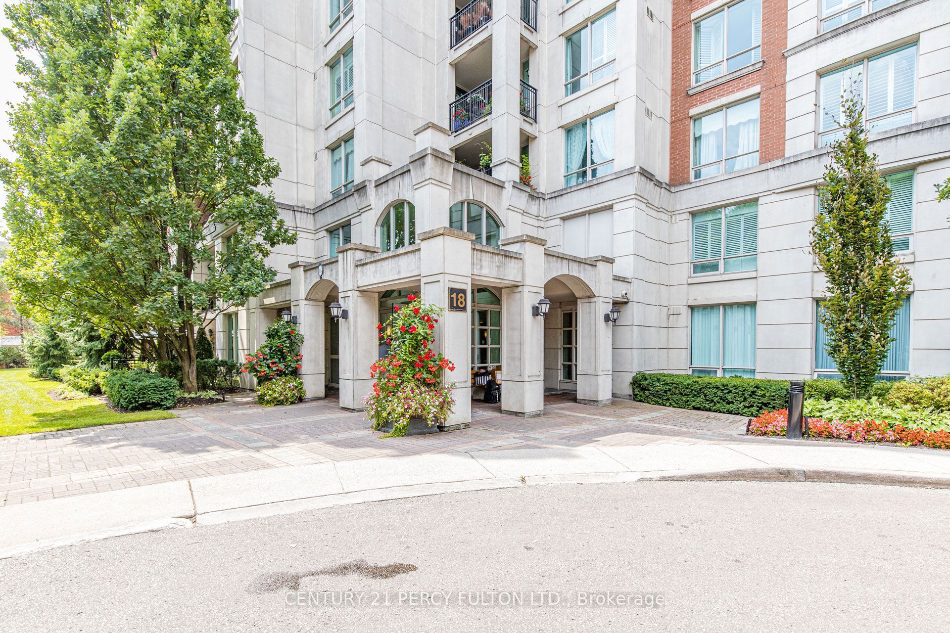 18 William Carson Crescent 816, Toronto, ON M2P 2G6