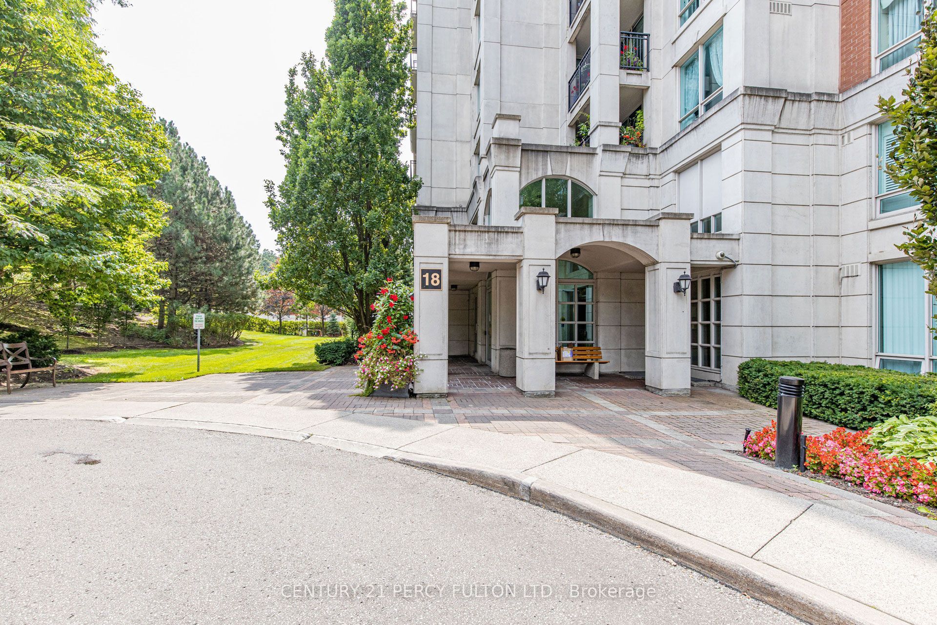 18 William Carson Crescent 816, Toronto, ON M2P 2G6 photo 2