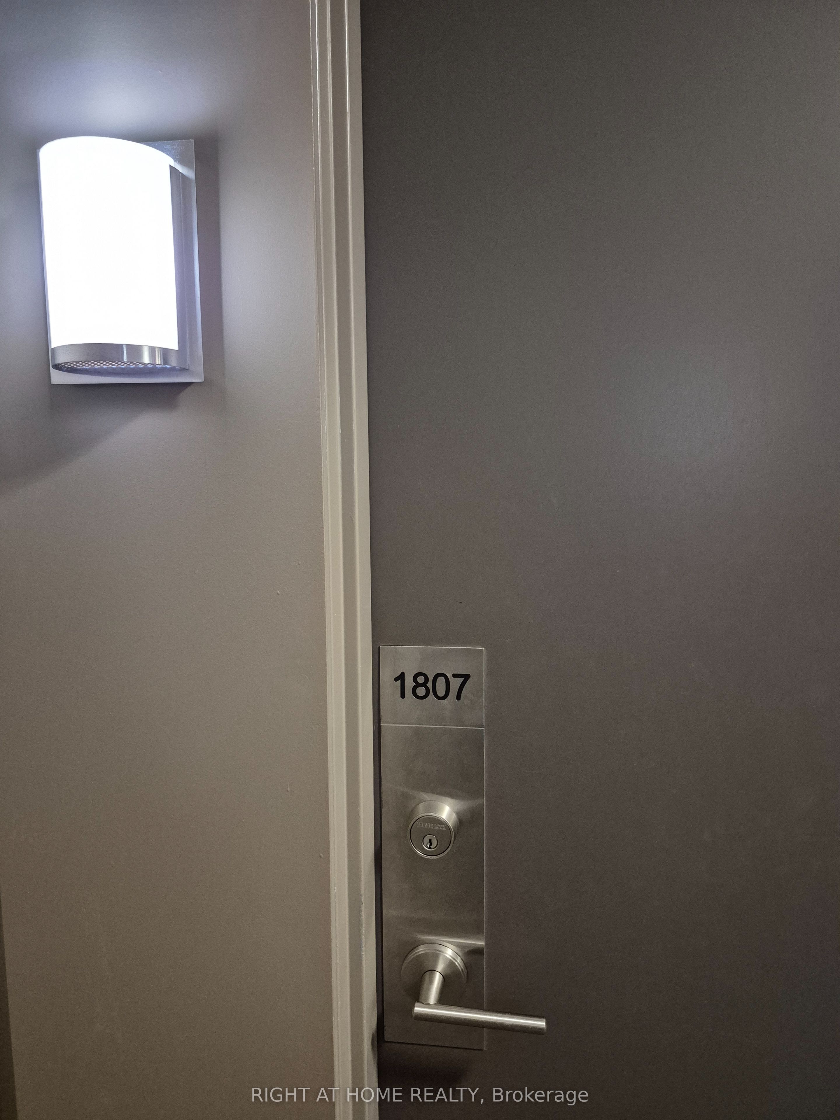 90 Stadium Road 1807, Toronto, ON M5V 3W5
