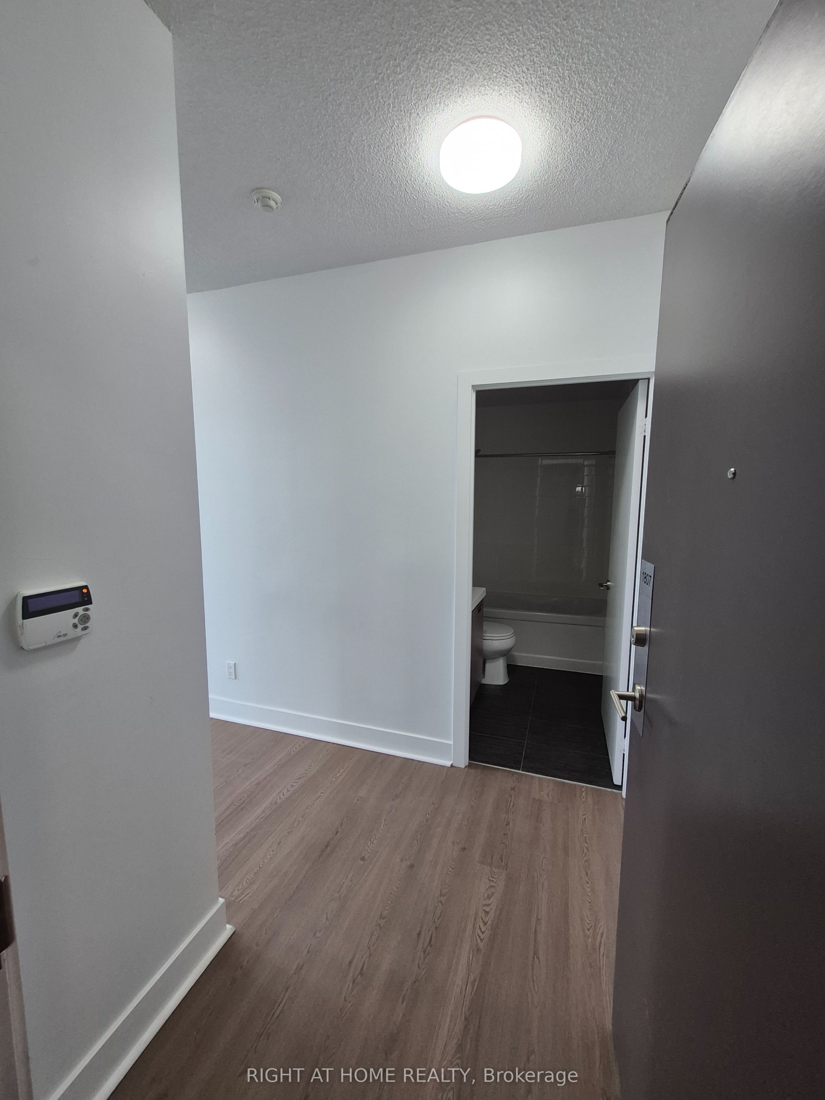 90 Stadium Road 1807, Toronto, ON M5V 3W5 photo 2