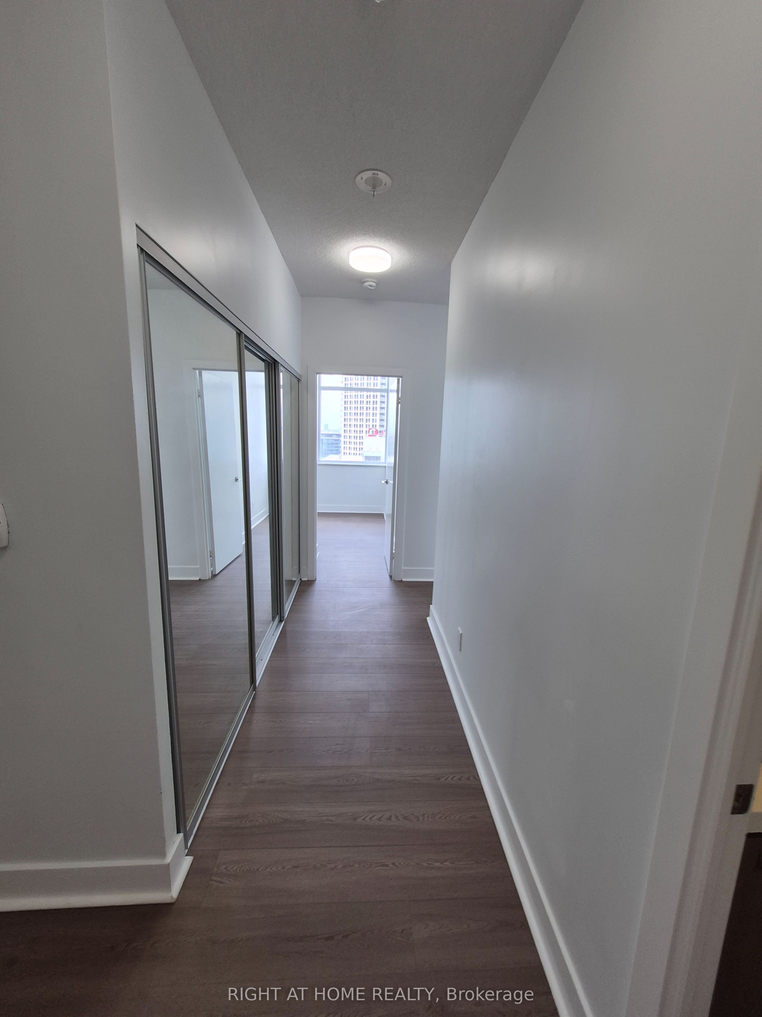 90 Stadium Road 1807, Toronto, ON M5V 3W5 photo 4