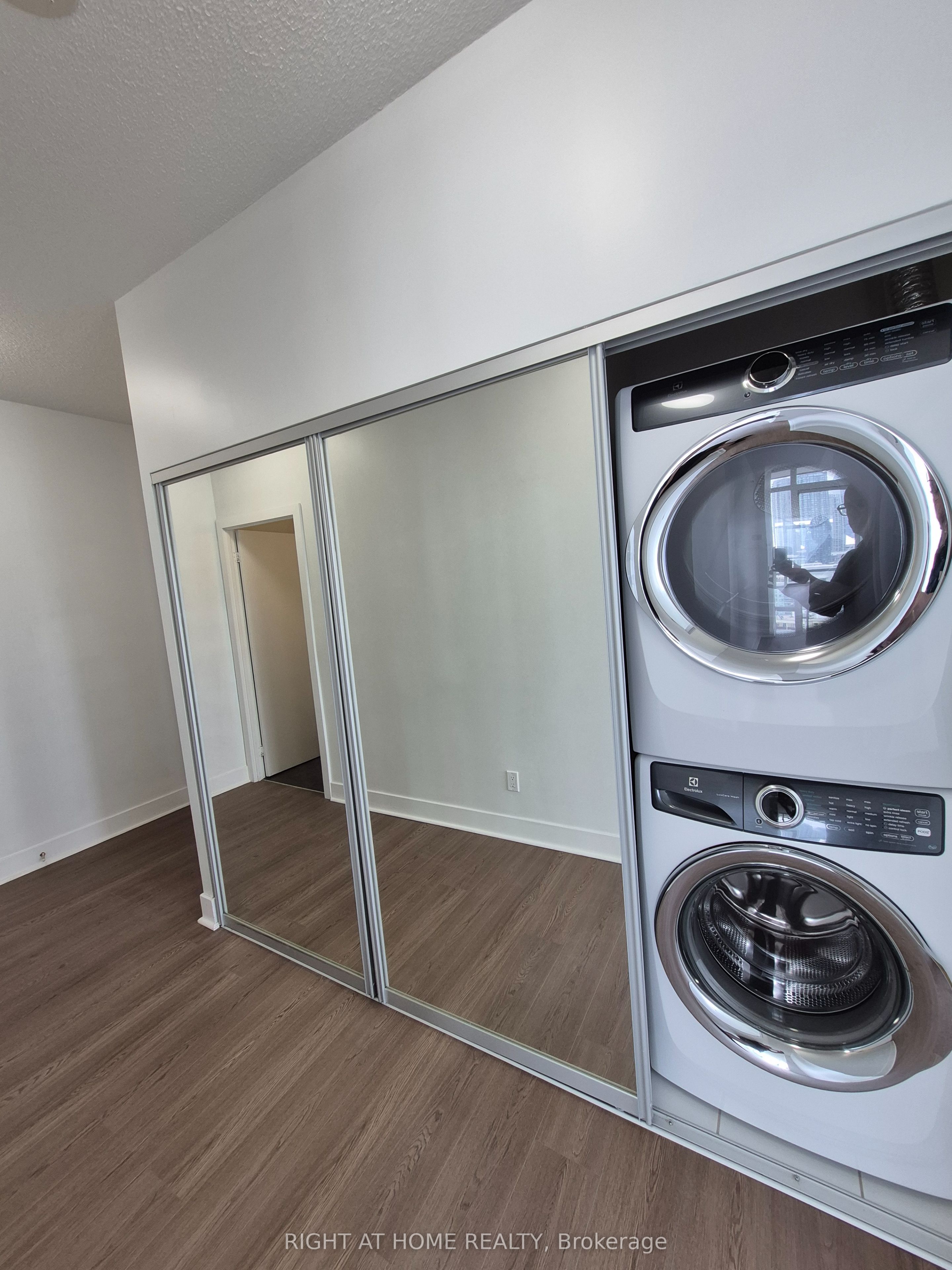 90 Stadium Road 1807, Toronto, ON M5V 3W5 photo 5