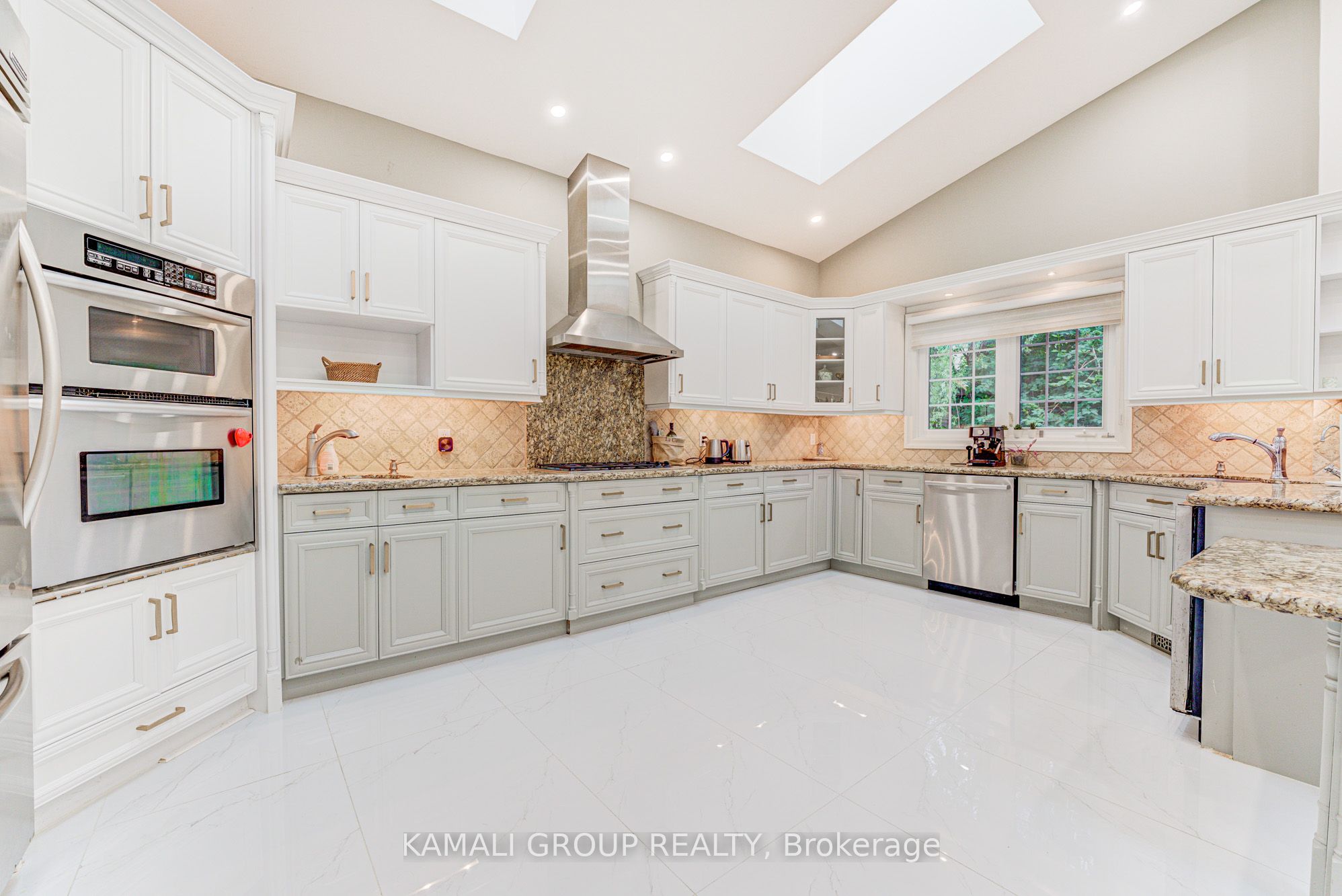 5 Caravan Drive, Toronto, ON M3B 1M9 photo 4