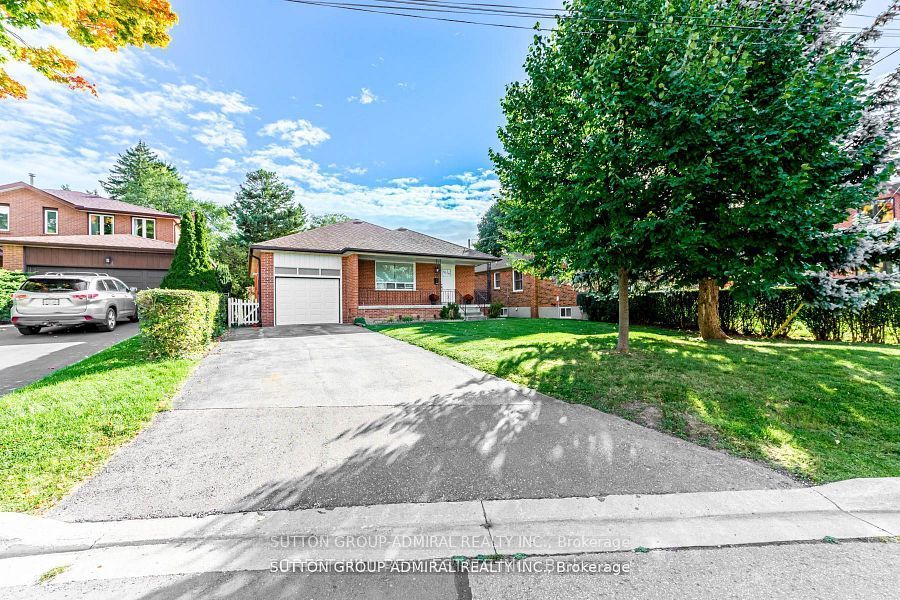 19 Tobruk Crescent Main, Toronto, ON M2M 3B3