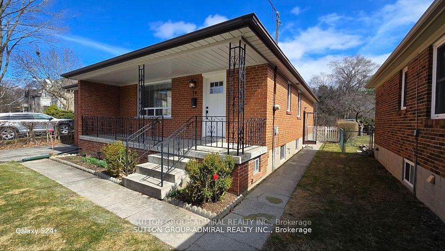 19 Tobruk Crescent Main, Toronto, ON M2M 3B3 photo 2