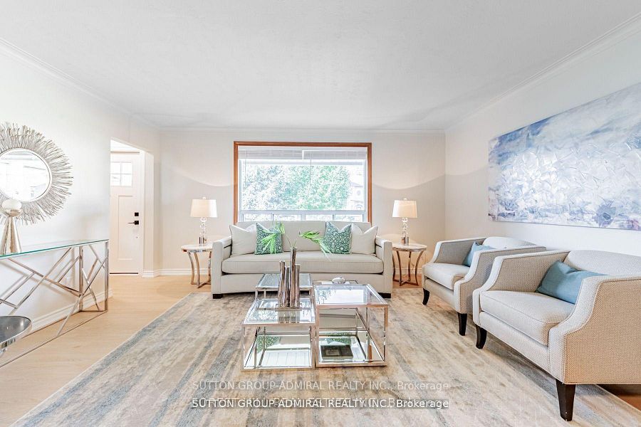 19 Tobruk Crescent Main, Toronto, ON M2M 3B3 photo 4