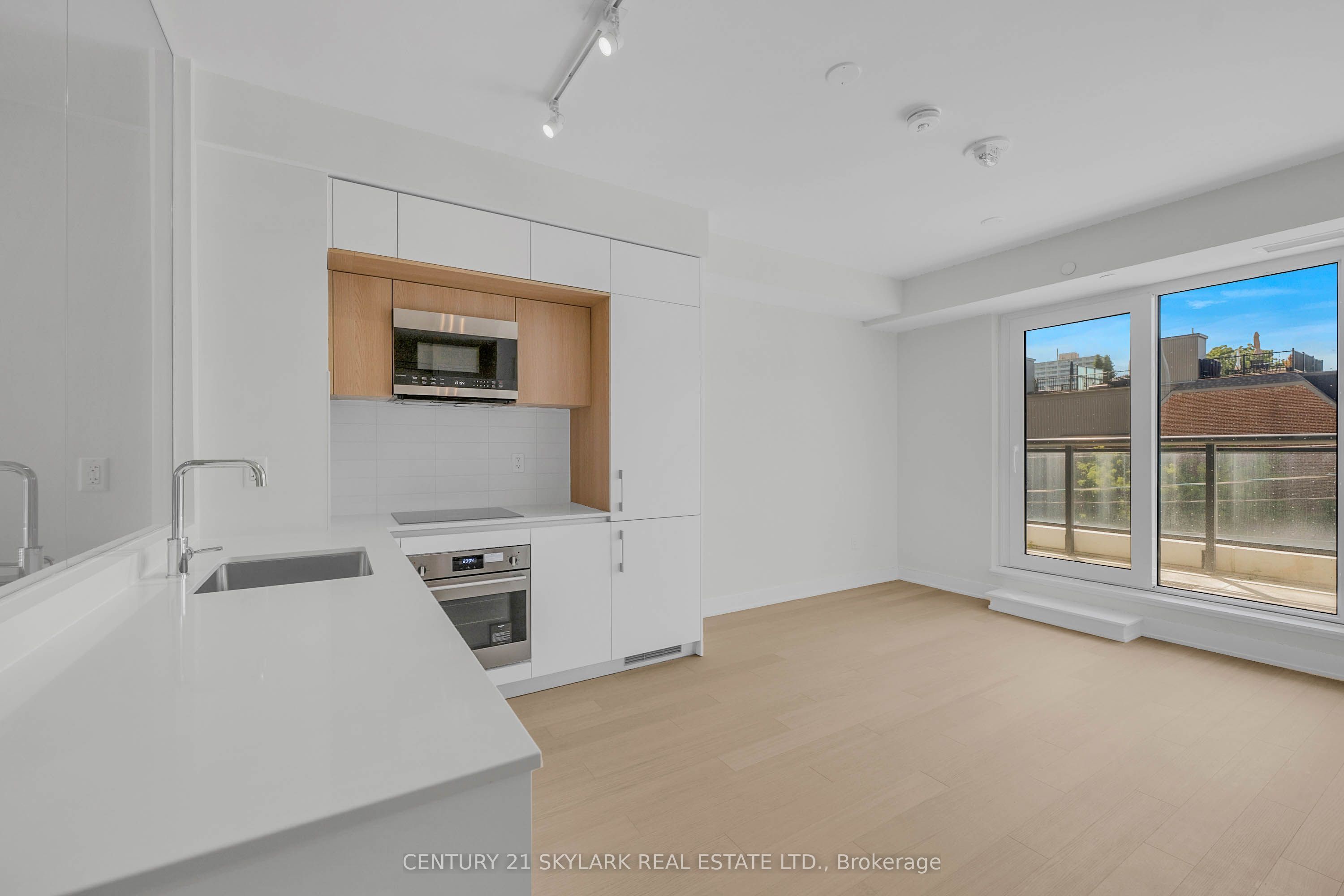 322 Dupont Street 206, Toronto, ON M5R 0E3 photo 4