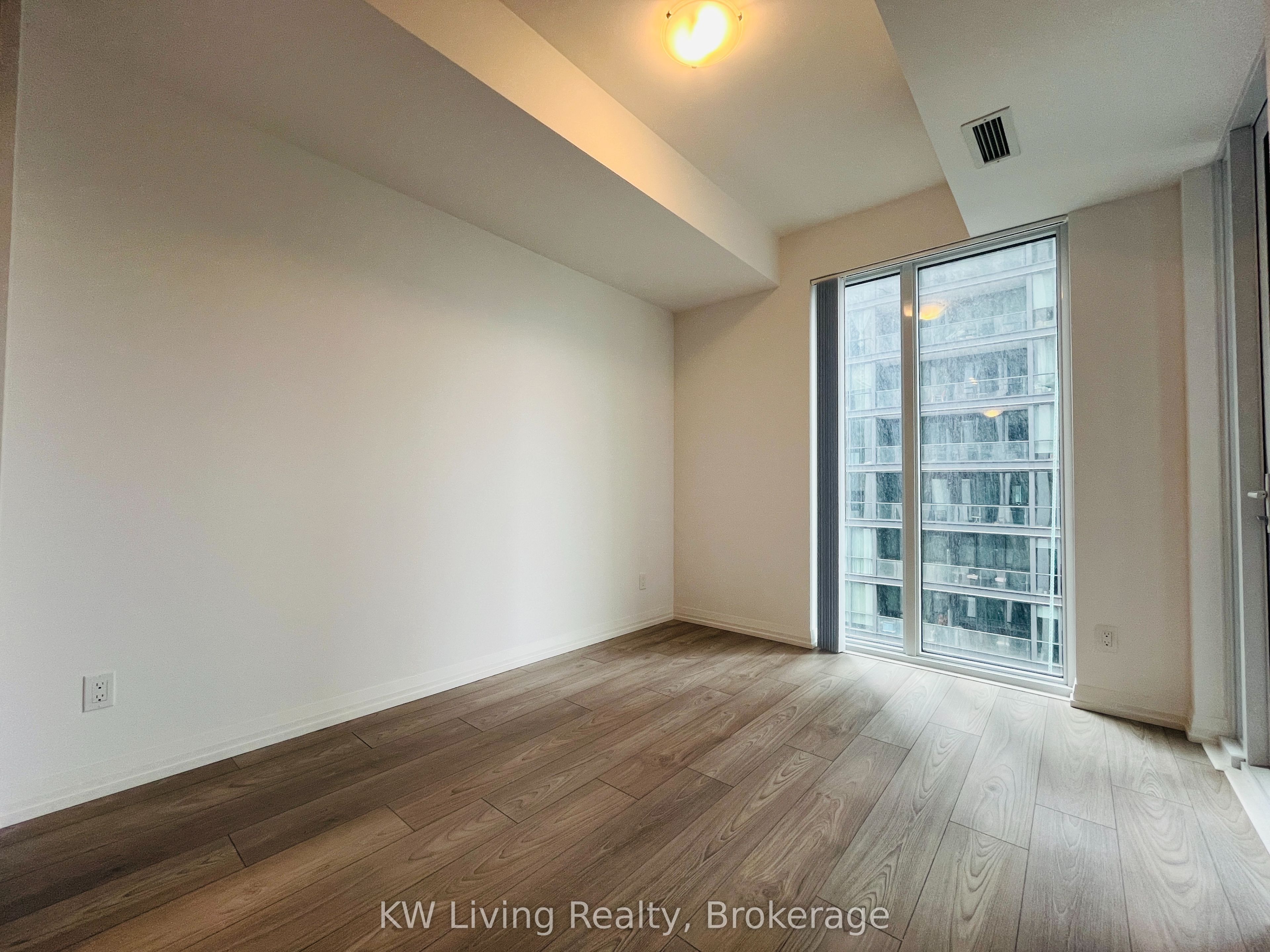 400 King Street W 1822, Toronto, ON M5V 0X8 photo 5