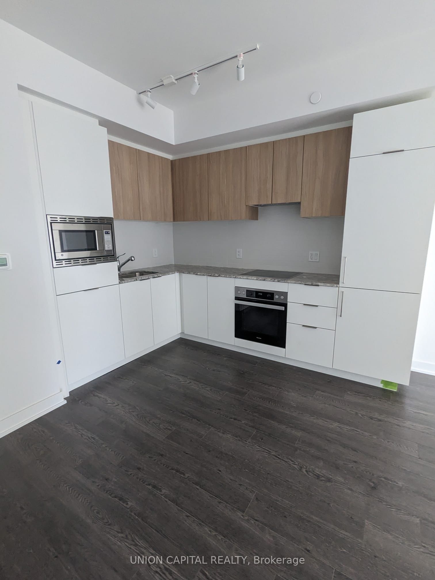 50 O'Neill Road 308, Toronto, ON M3C 0H1 photo 2