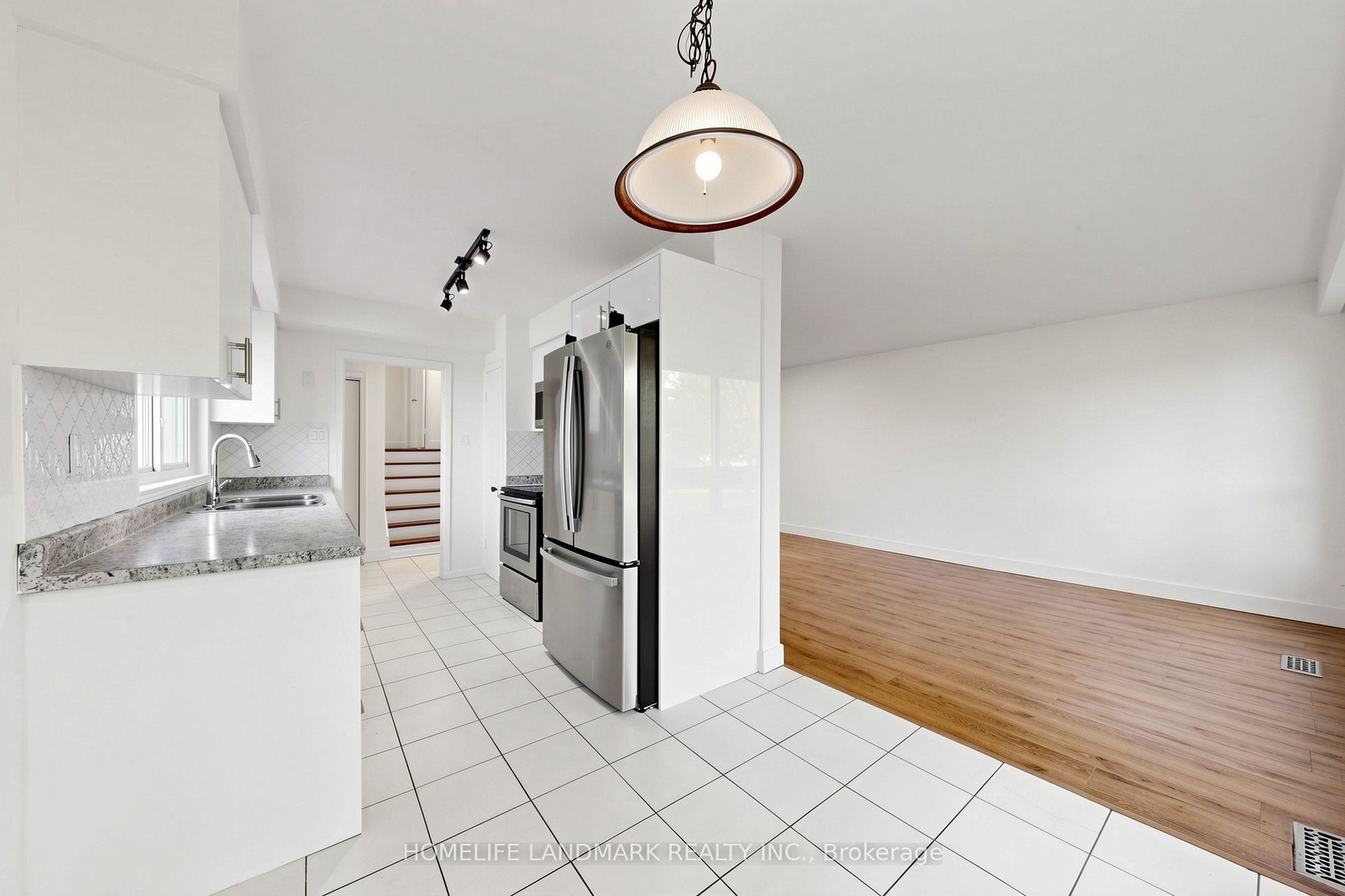 26 Fenside Drive, Toronto, ON M3A 2V3 photo 2