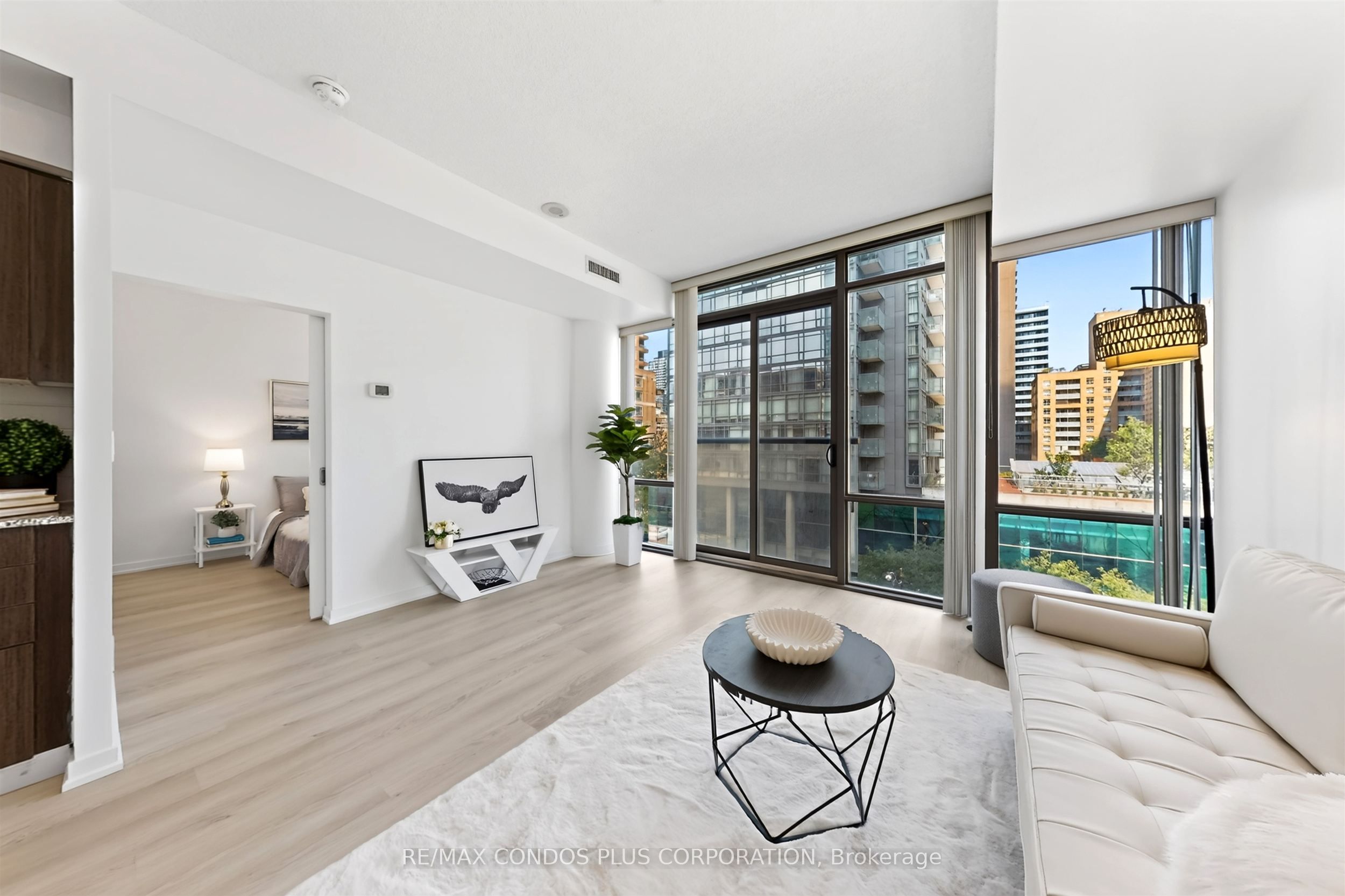 832 Bay Street 406, Toronto, ON M5S 1Z6 photo 3