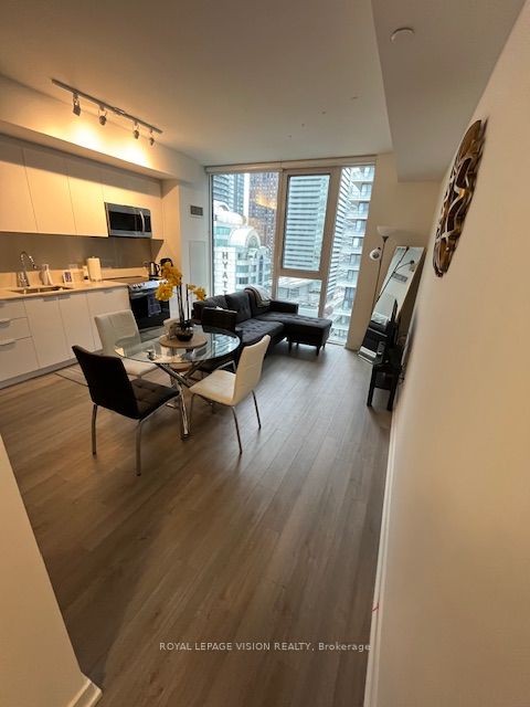 357 King Street W 1804, Toronto, ON M5V 1K1 photo 2