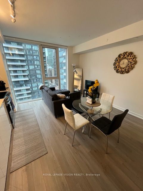 357 King Street W 1804, Toronto, ON M5V 1K1 photo 3