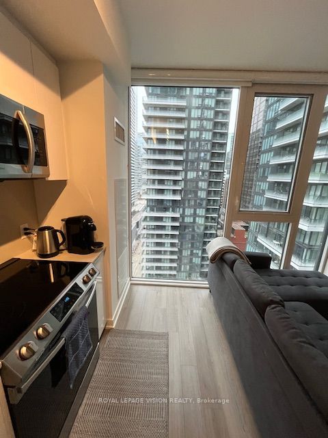 357 King Street W 1804, Toronto, ON M5V 1K1 photo 4