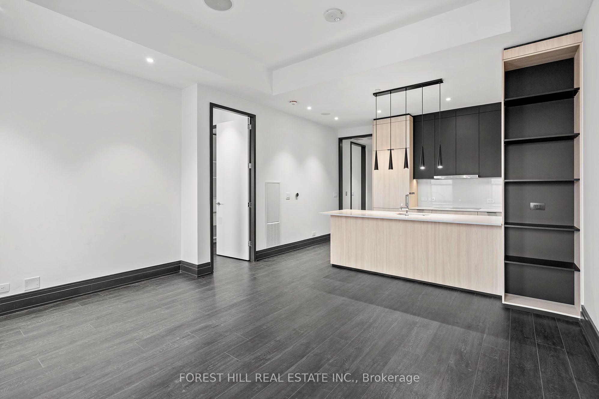2 Avenue Road 1304, Toronto, ON M5R 0C6