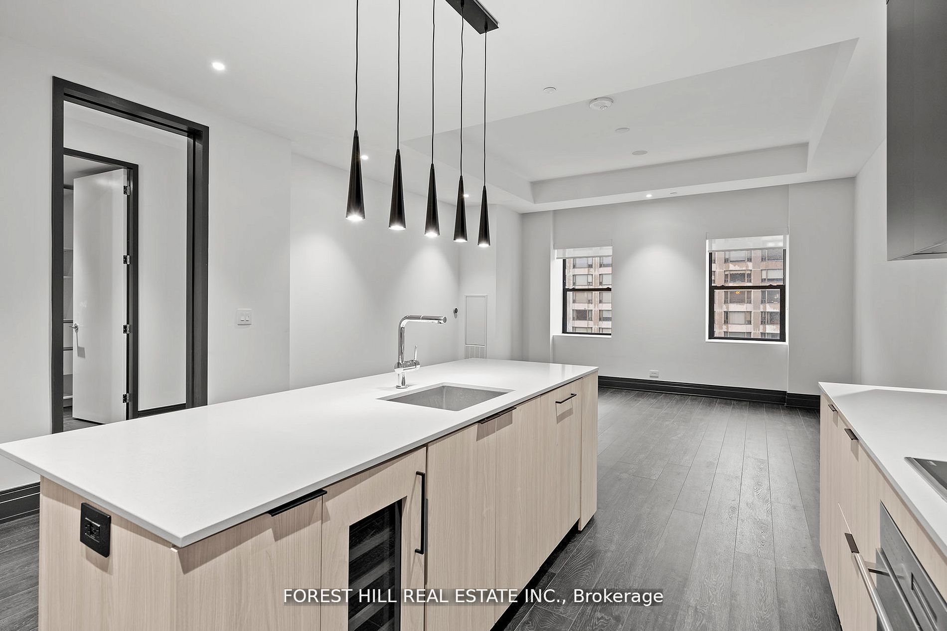 2 Avenue Road 1502, Toronto, ON M5R 0C6 photo 3