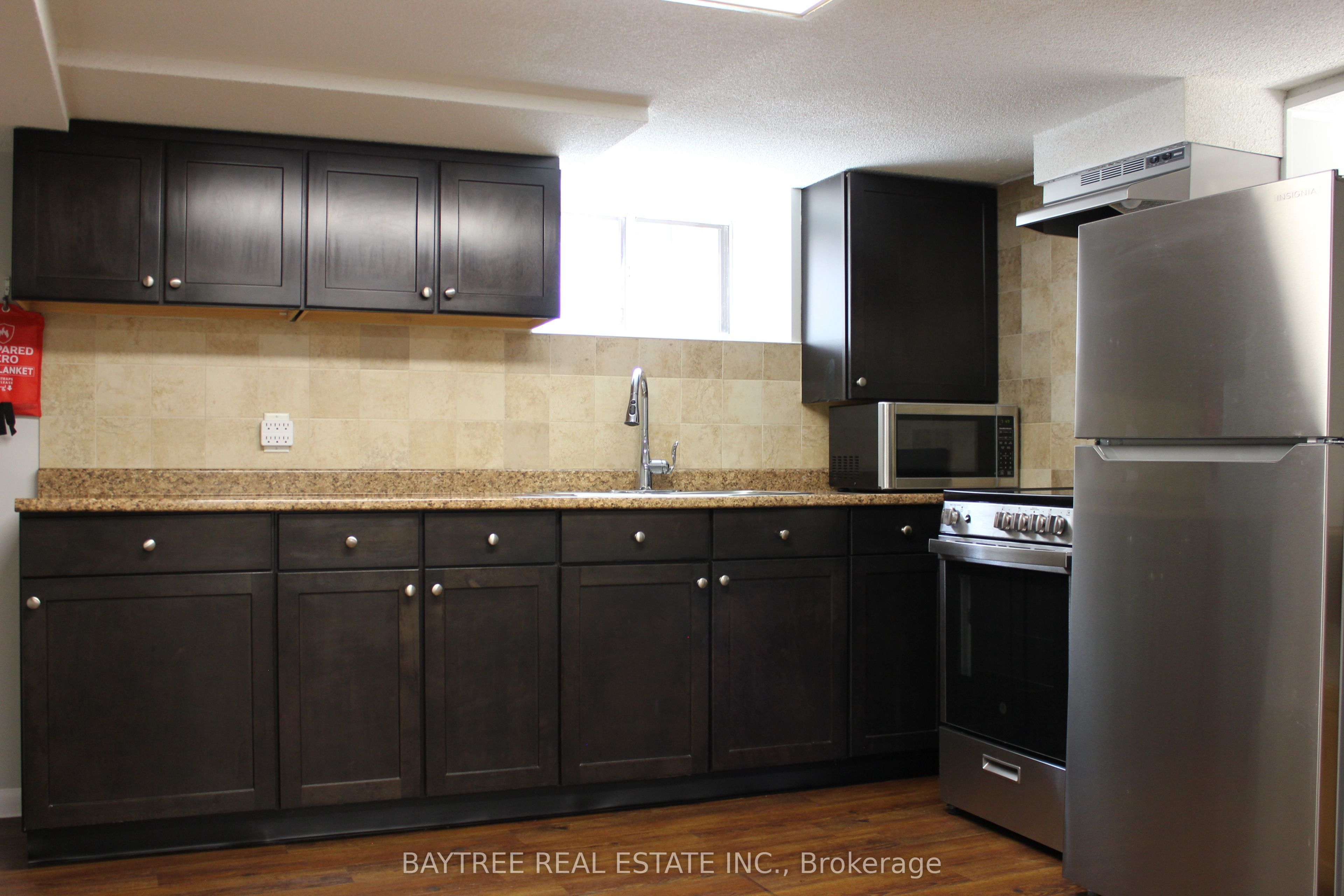 57 Carus Avenue Lower, Toronto, ON M6G 2A5 photo 4