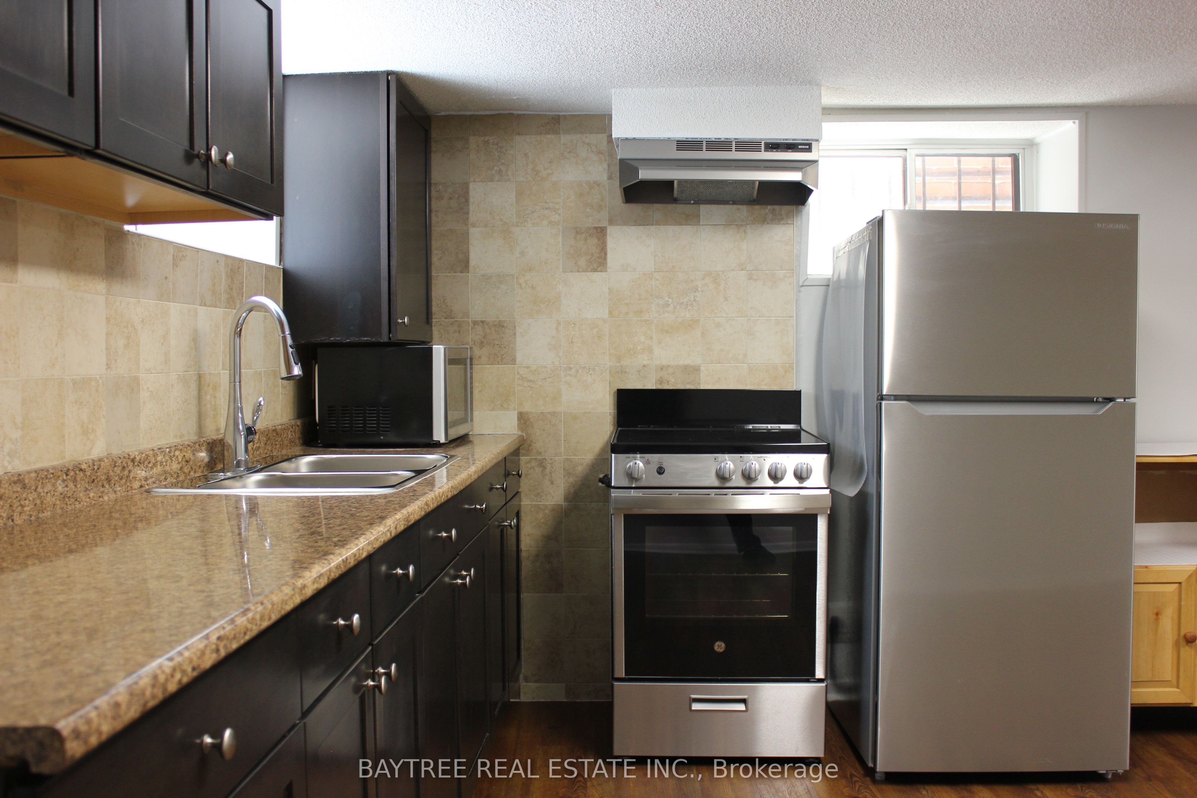 57 Carus Avenue Lower, Toronto, ON M6G 2A5 photo 5