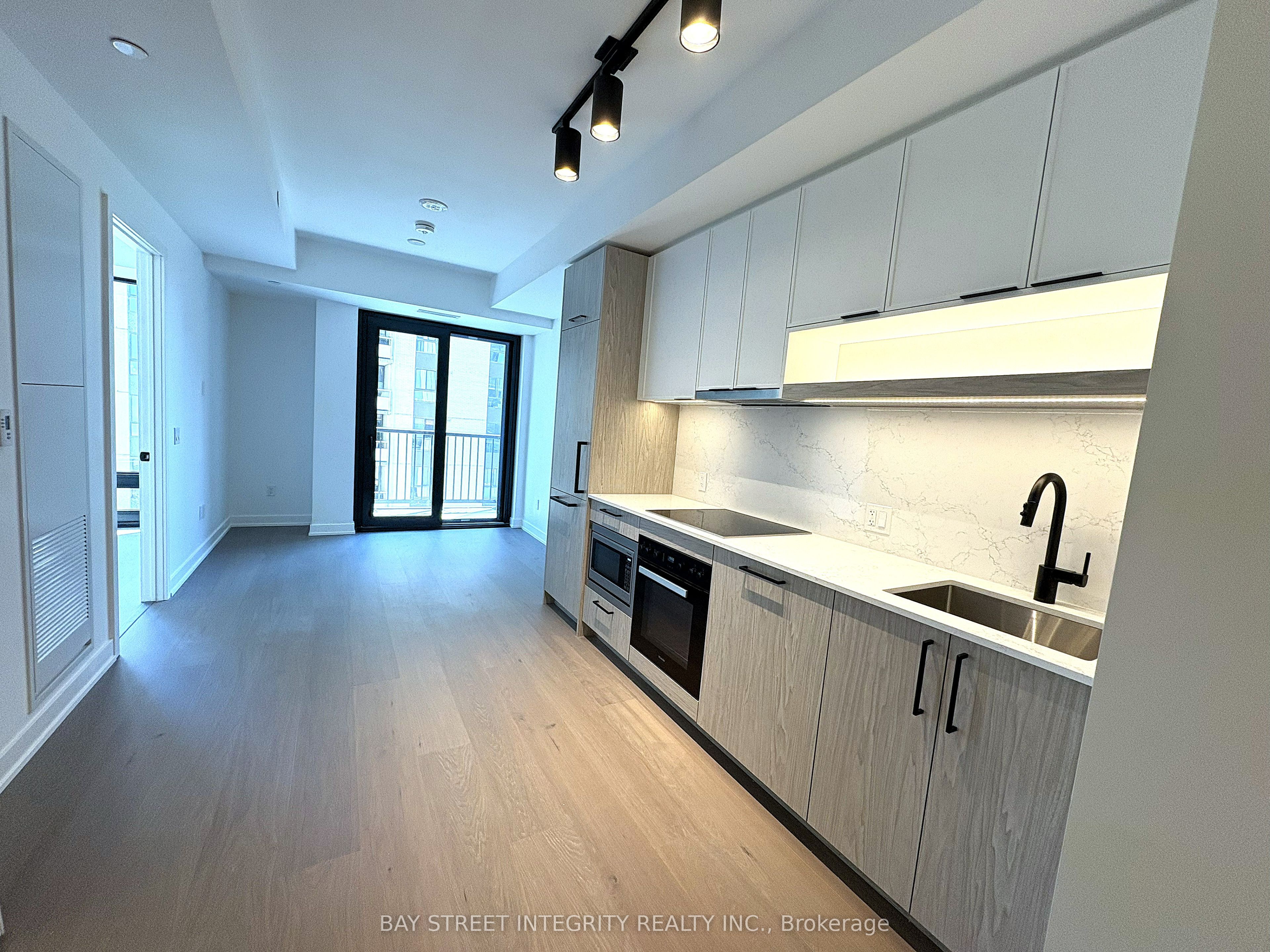 91 Montclair Avenue 1703, Toronto, ON M5P 0B1 photo 4