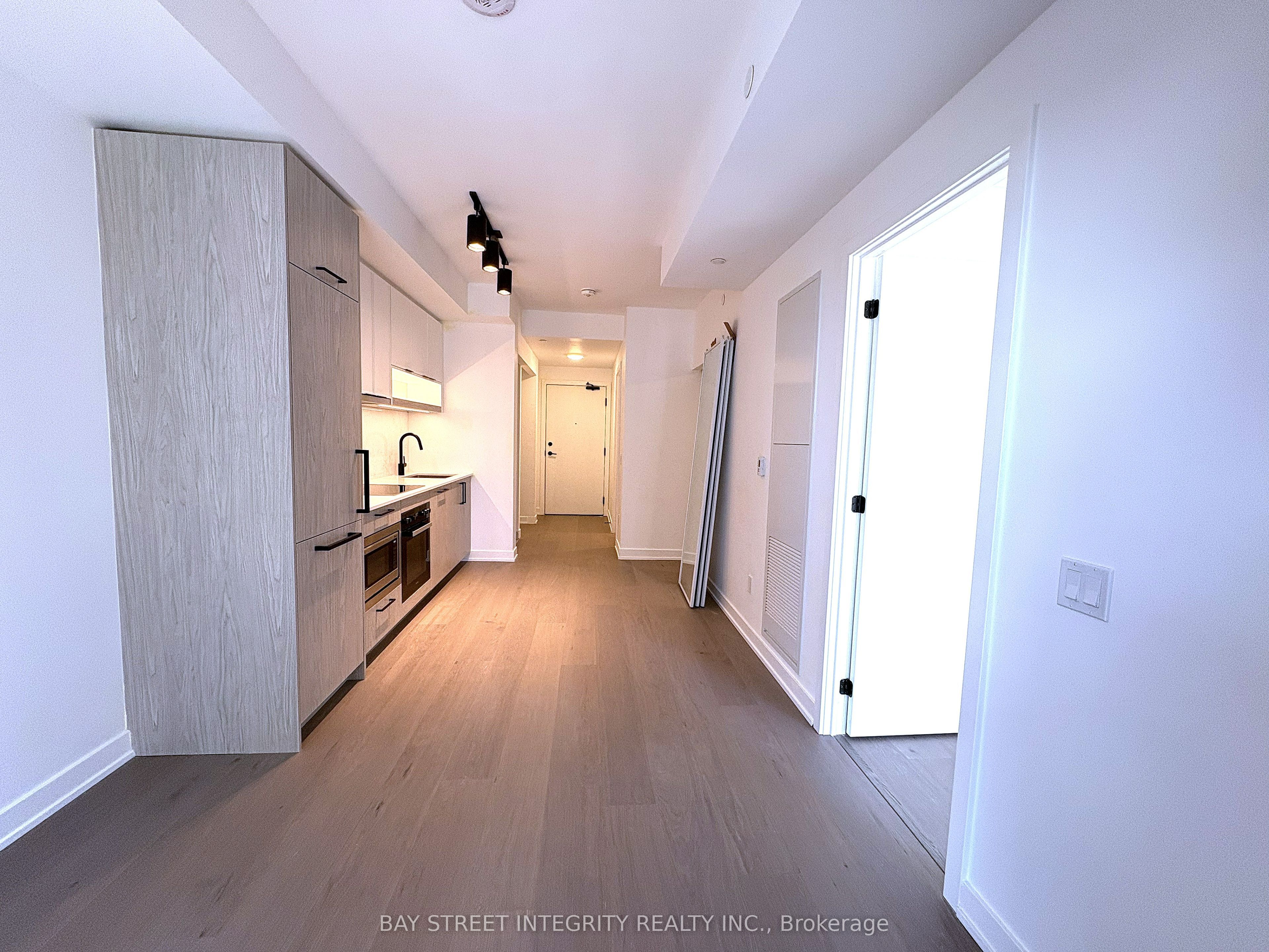 91 Montclair Avenue 1703, Toronto, ON M5P 0B1 photo 5