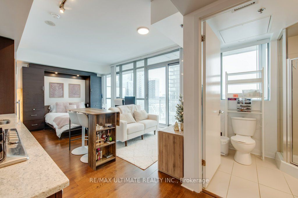 375 King Street W 2710, Toronto, ON M5V 1K5 photo 3
