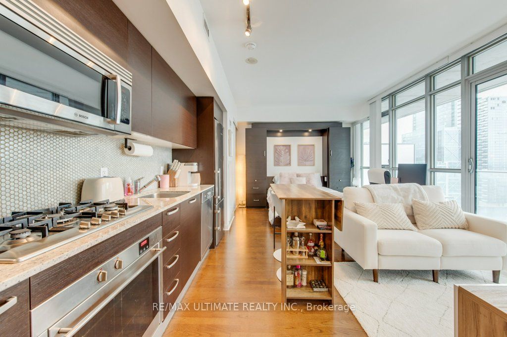 375 King Street W 2710, Toronto, ON M5V 1K5 photo 5