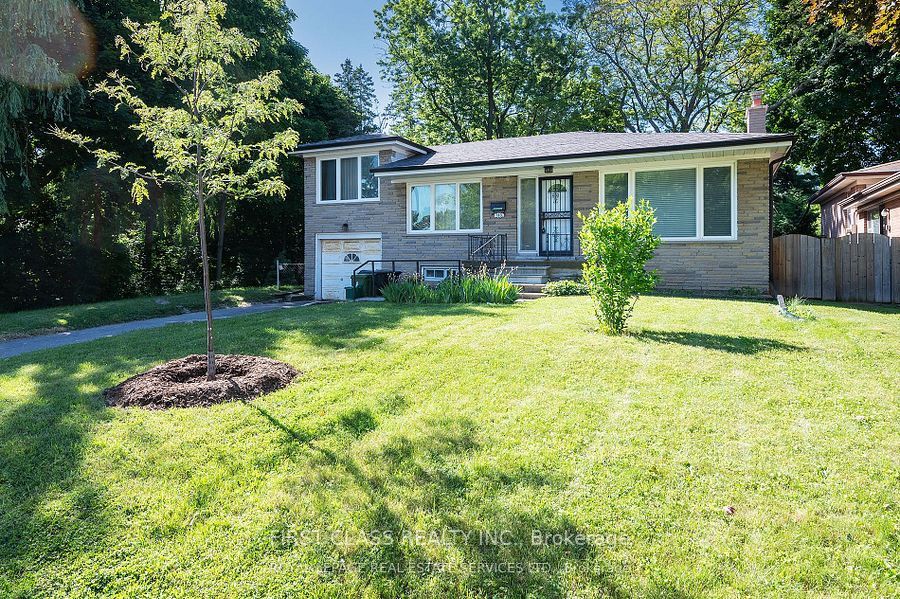113 Holcolm Road Main, Toronto, ON M2N 2E1