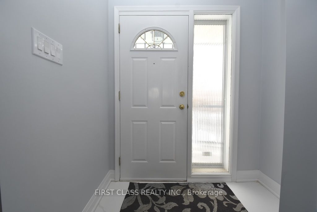 113 Holcolm Road Main, Toronto, ON M2N 2E1 photo 2
