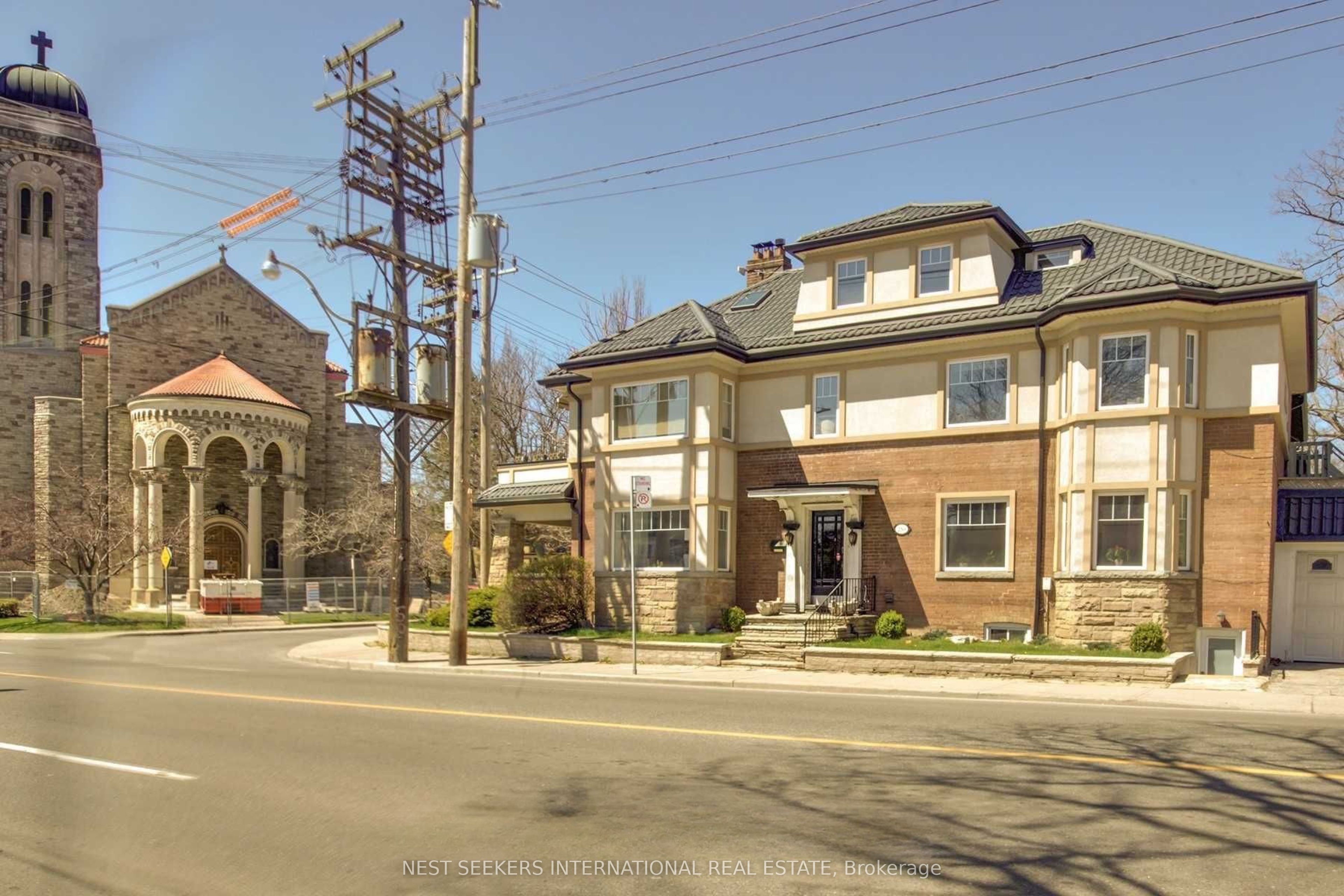250 St Clair Avenue E 2, Toronto, ON M5R 1C1 photo 2