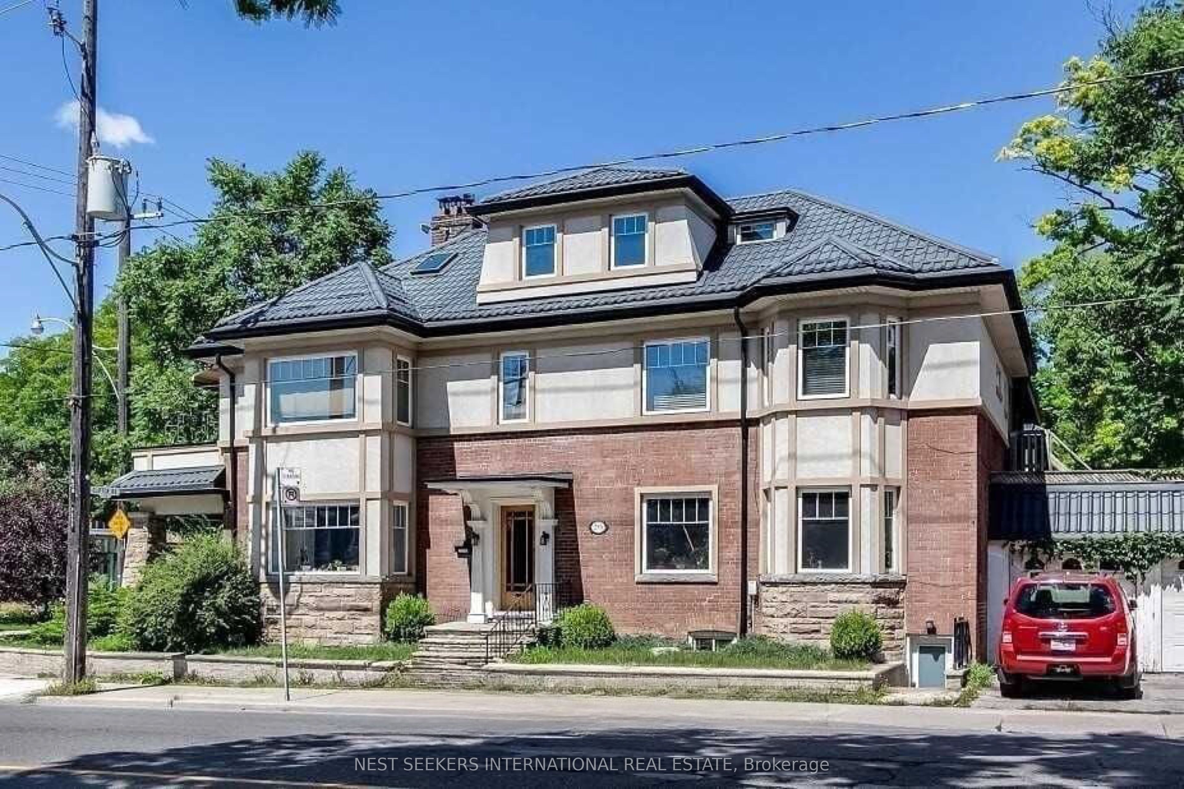 250 St Clair Avenue E 2, Toronto, ON M5R 1C1 photo 3