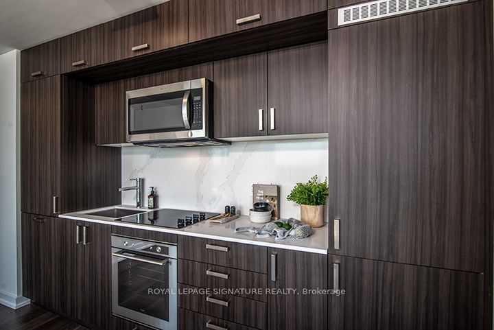 18 Erskine Avenue 1909, Toronto, ON M4P 0C9 photo 4
