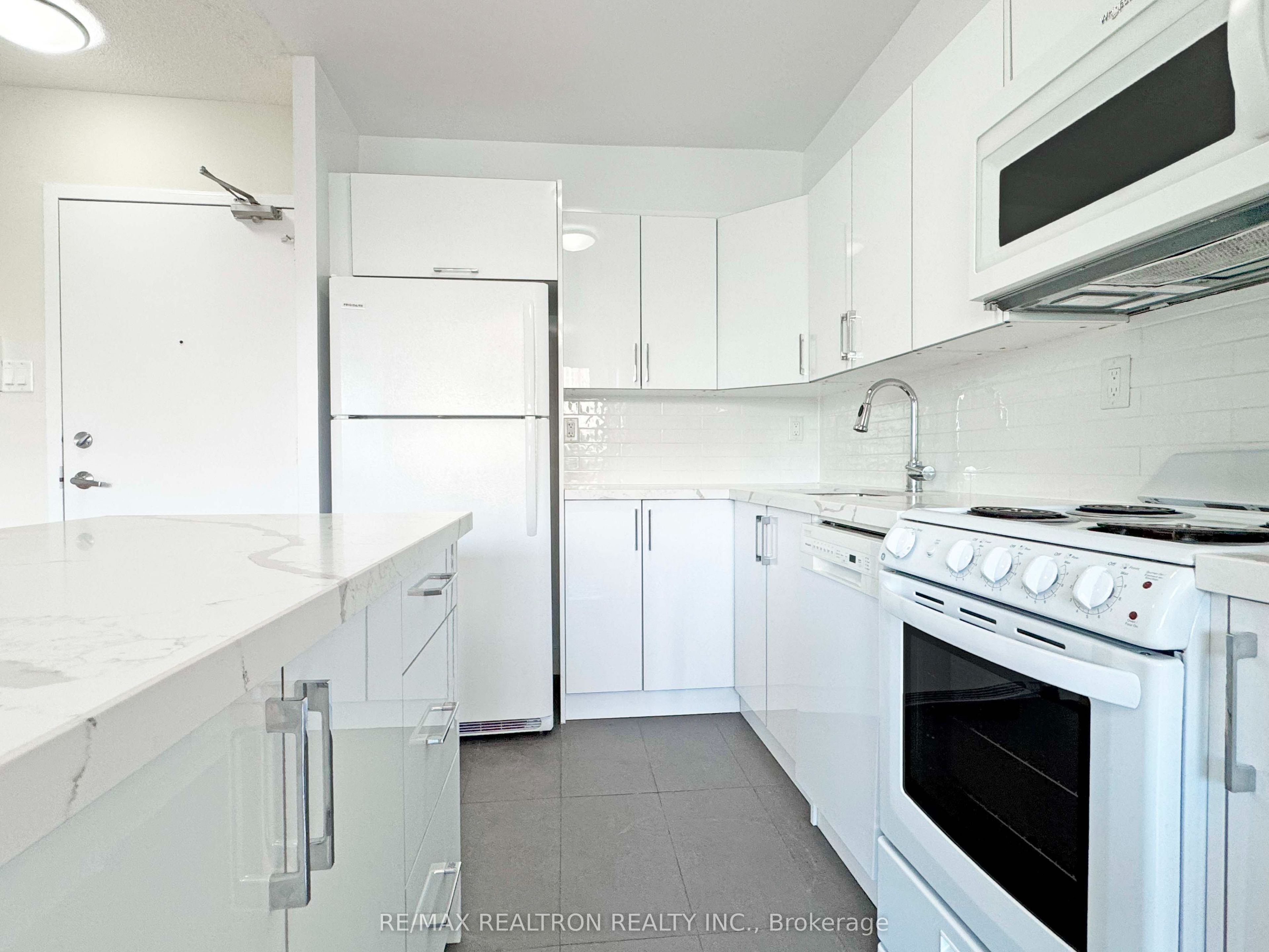 666 Spadina Avenue 510, Toronto, ON M5S 2H8 photo 3