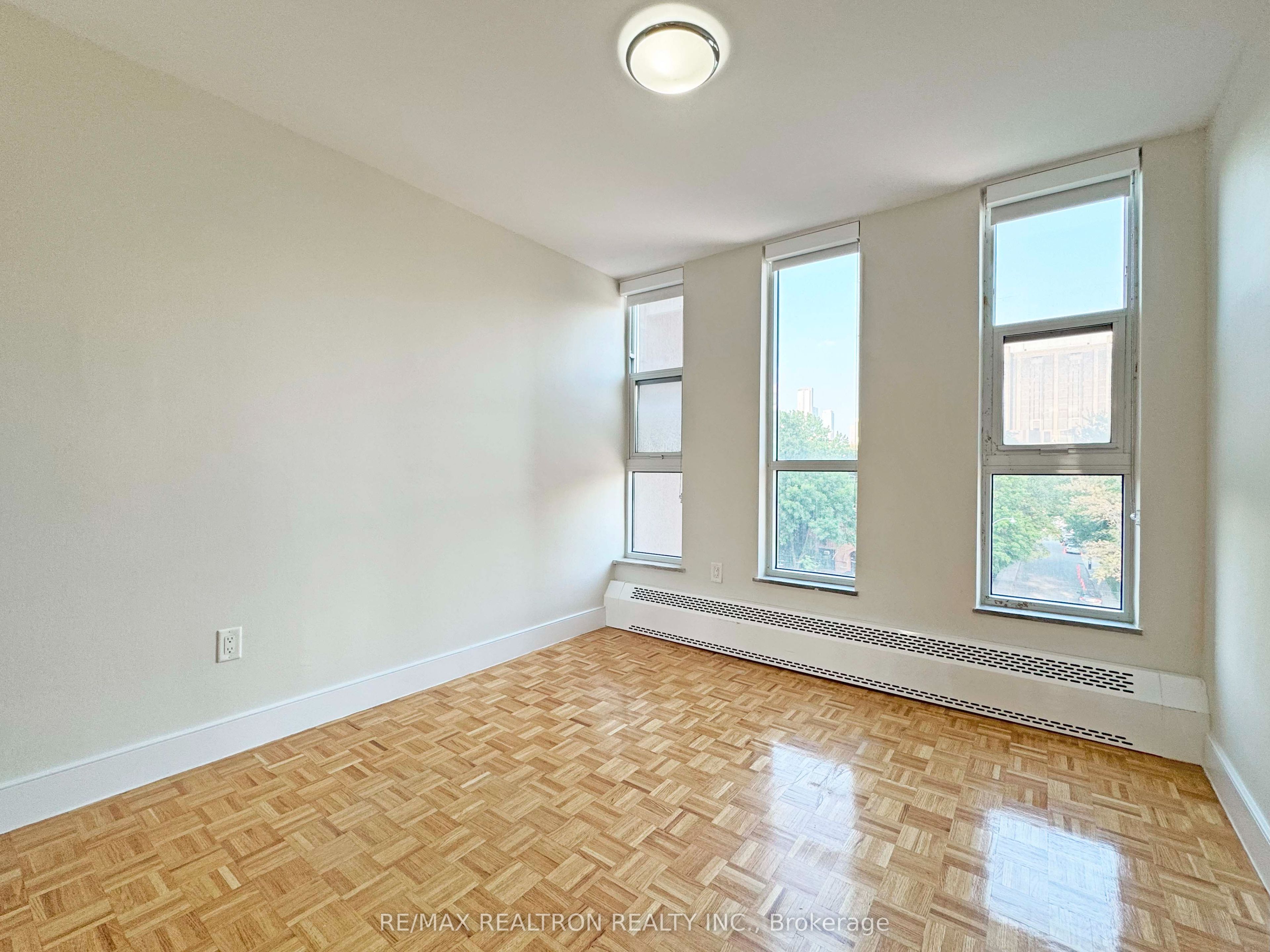 666 Spadina Avenue 510, Toronto, ON M5S 2H8 photo 4