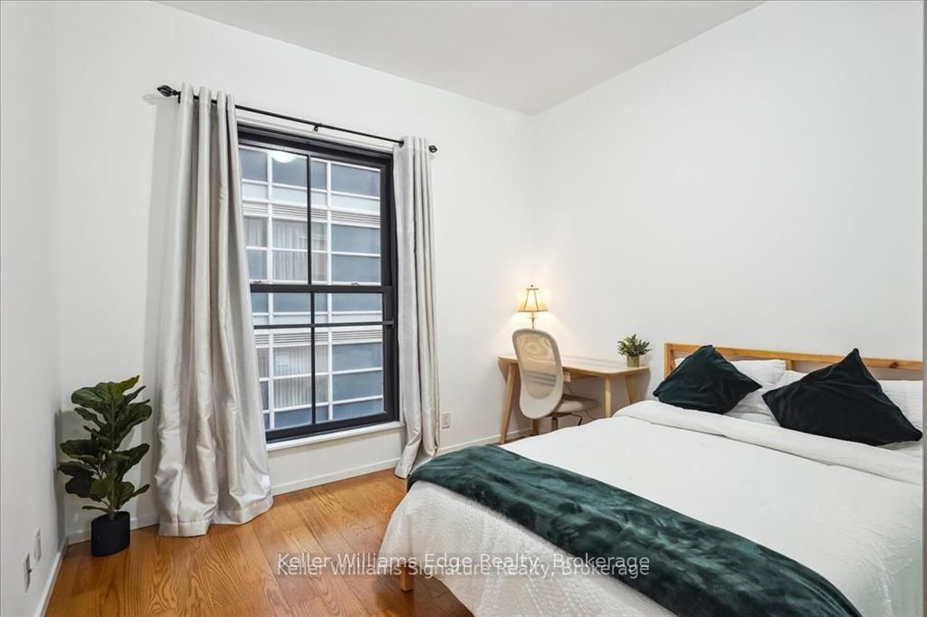 5 St Joseph Street 212, Toronto, ON M4Y 0B6 photo 4