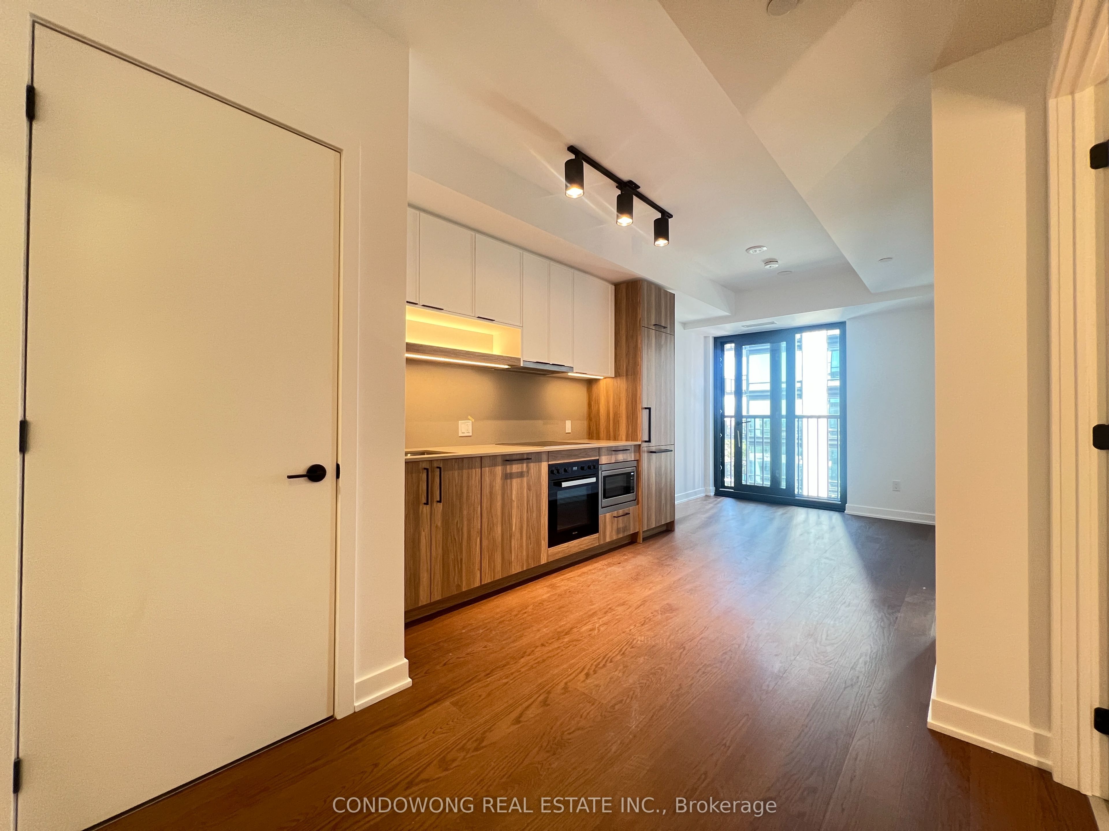 91 Montclair Avenue 1112, Toronto, ON M5P 0B1 photo 2