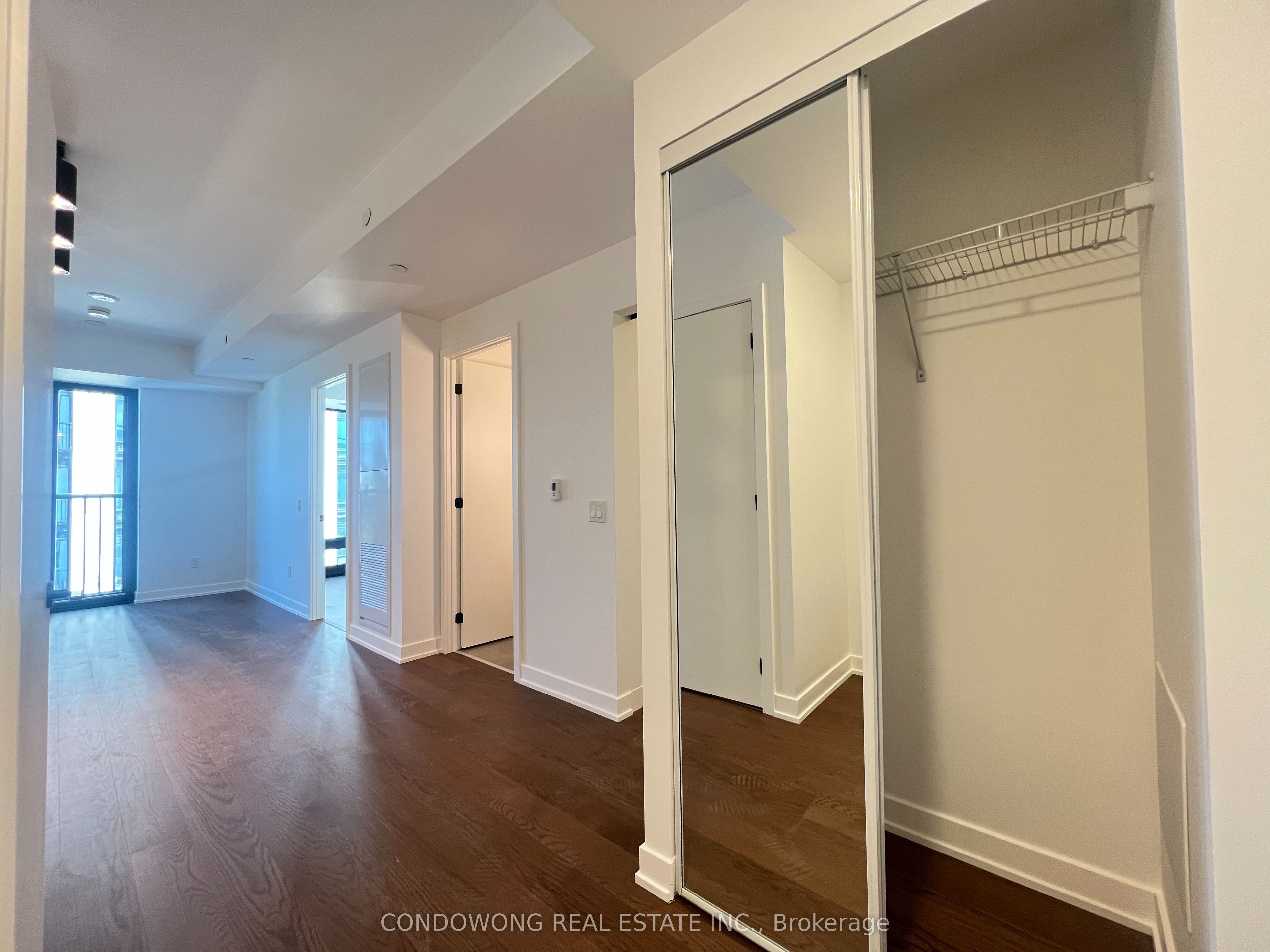 91 Montclair Avenue 1112, Toronto, ON M5P 0B1 photo 3