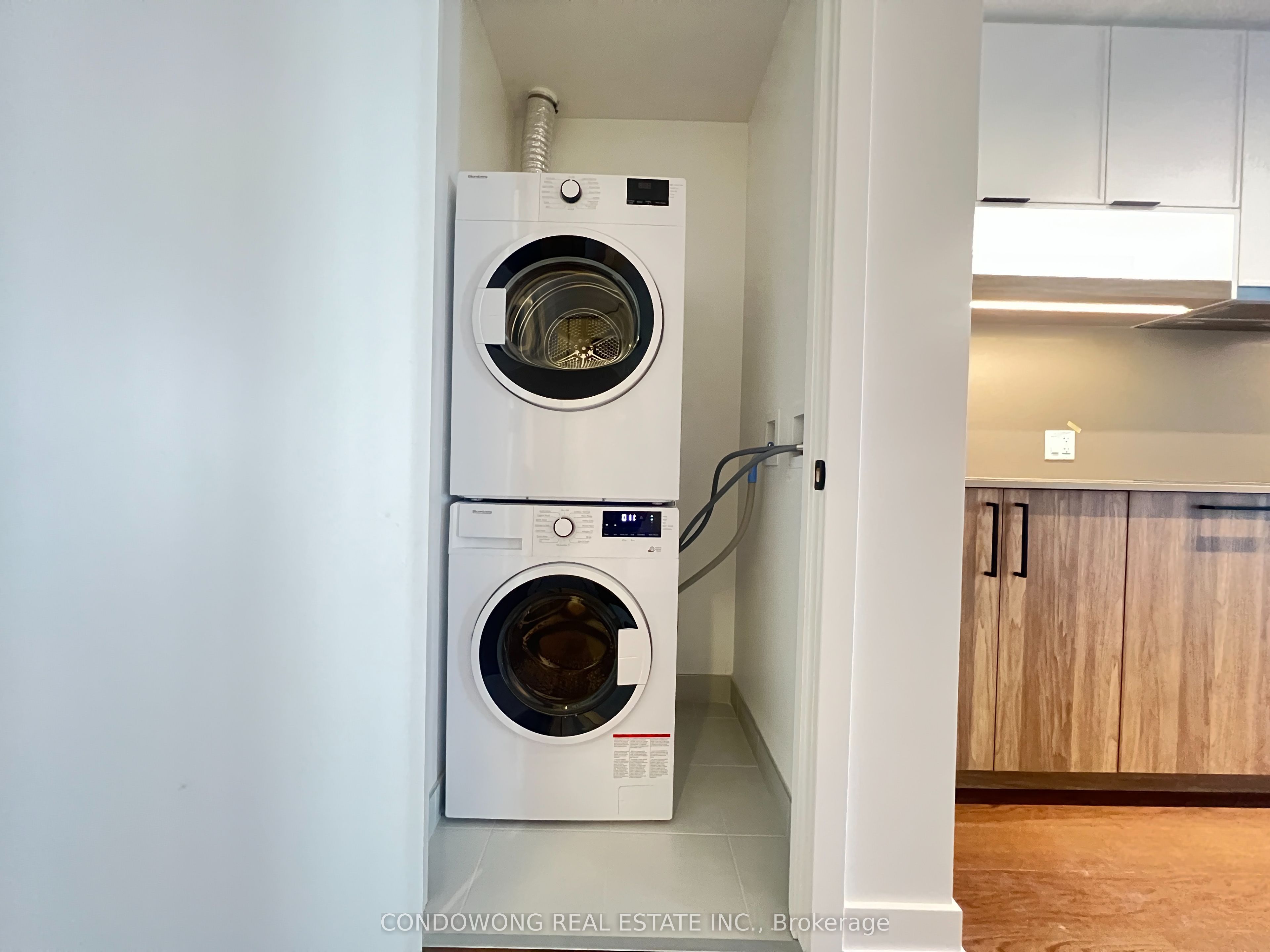 91 Montclair Avenue 1112, Toronto, ON M5P 0B1 photo 4