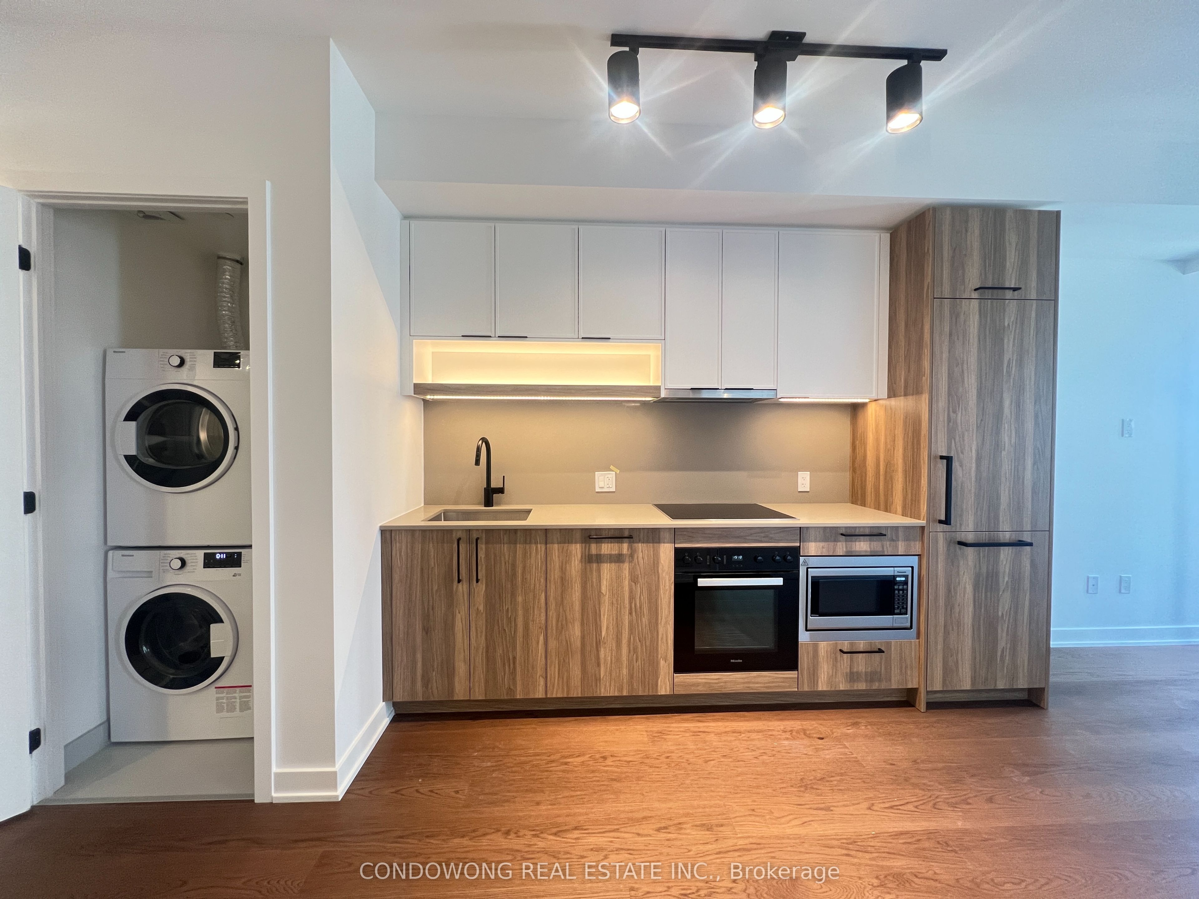 91 Montclair Avenue 1112, Toronto, ON M5P 0B1 photo 5