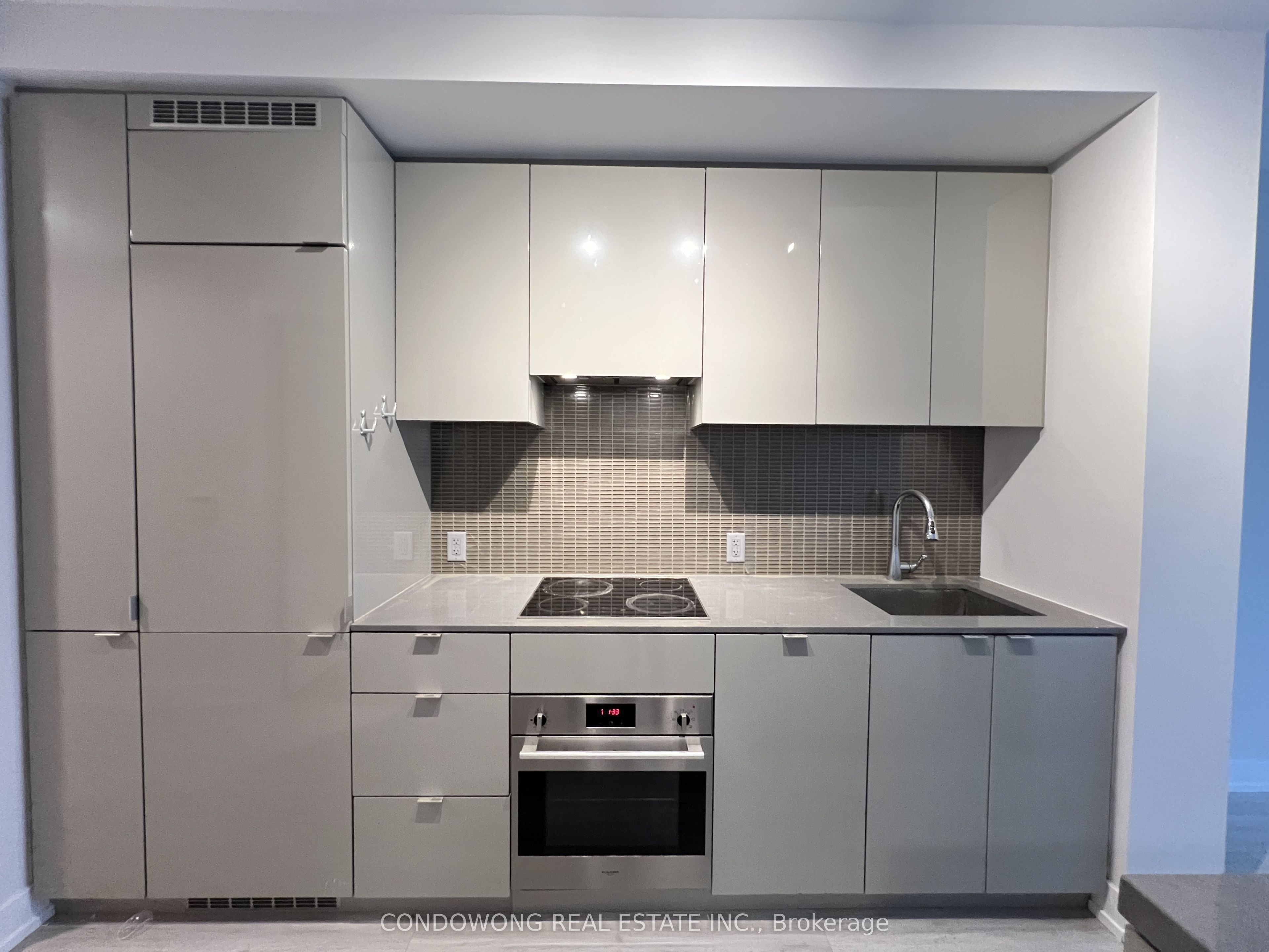 7 Grenville Street 1110, Toronto, ON M4Y 0E9 photo 2