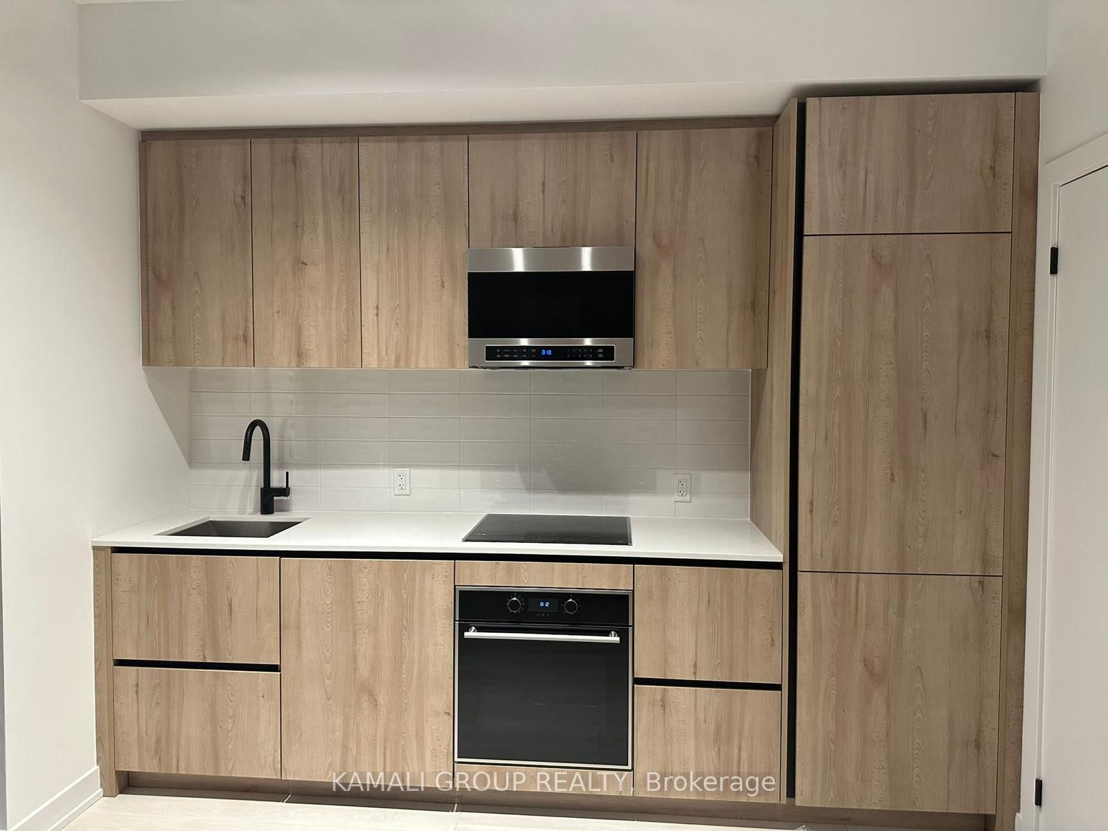 117 Broadway Avenue 2103, Toronto, ON M4P 1V3