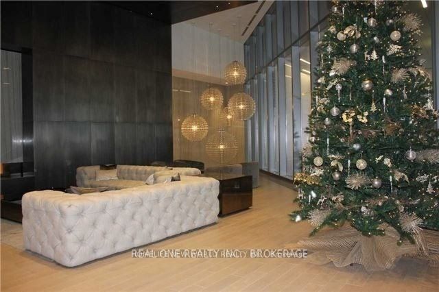 88 Harbour Street 6806, Toronto, ON M5J 0C3 photo 4