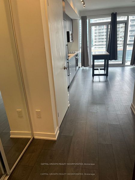 38 Iannuzzi Street 902, Toronto, ON M5V 0S2 photo 2