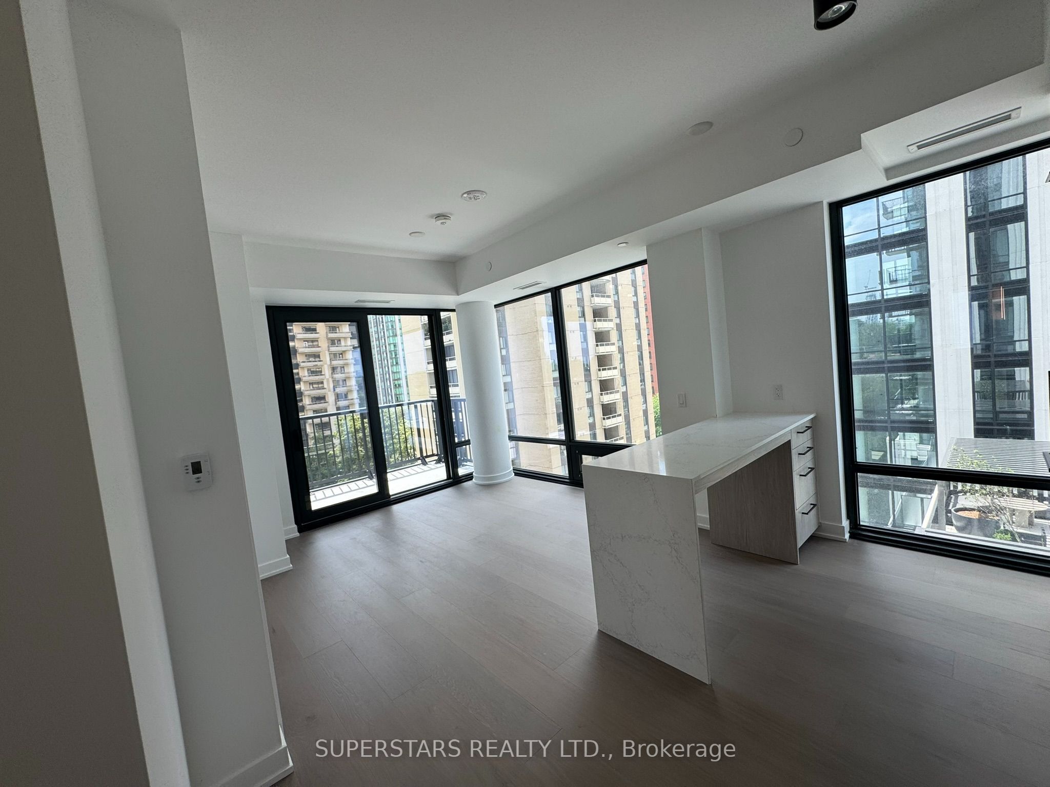 89 Montclair Avenue 1125, Toronto, ON M5P 0A9 photo 3